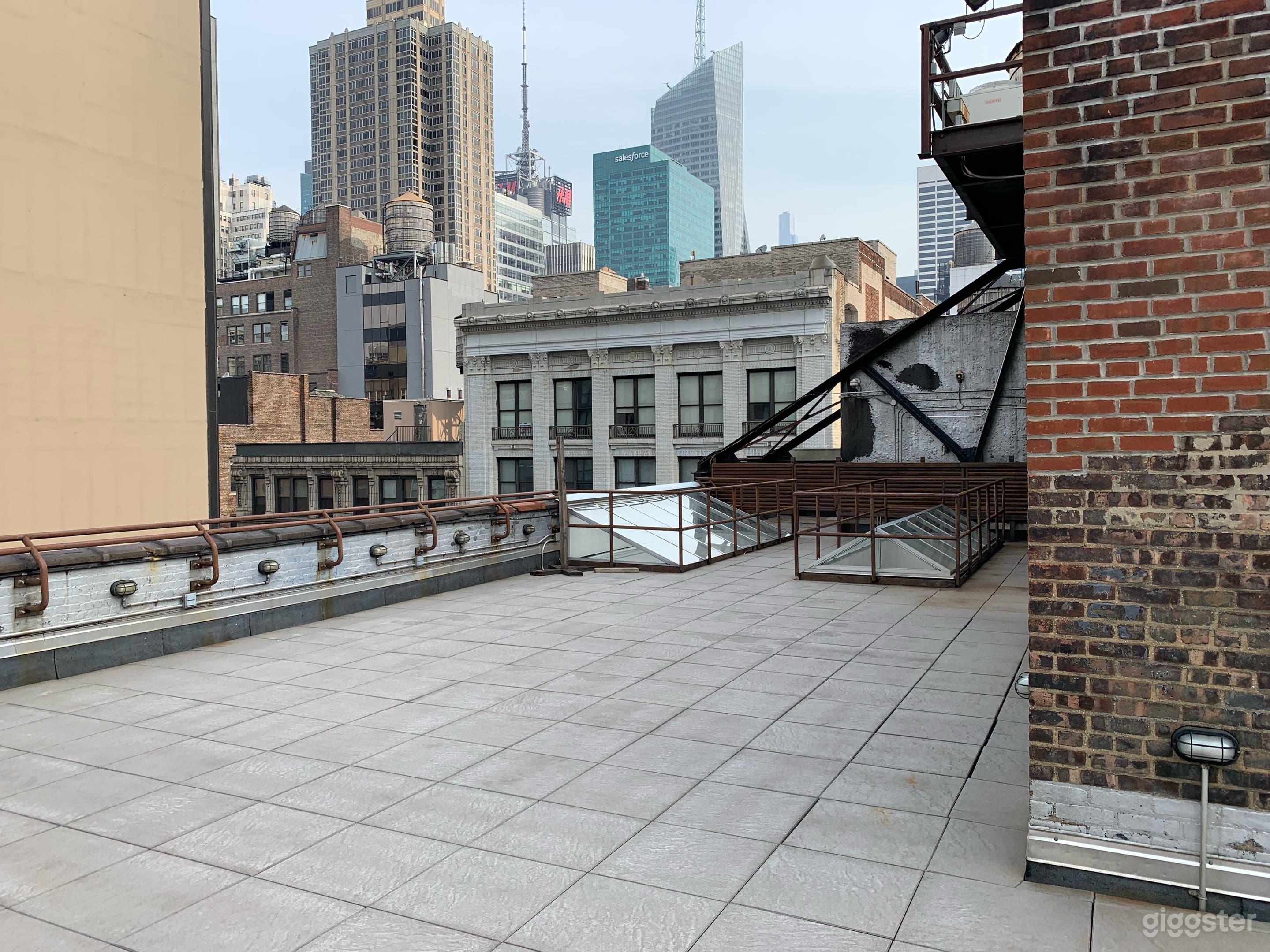 1,500 sq. ft. Roof Deck Photo 3