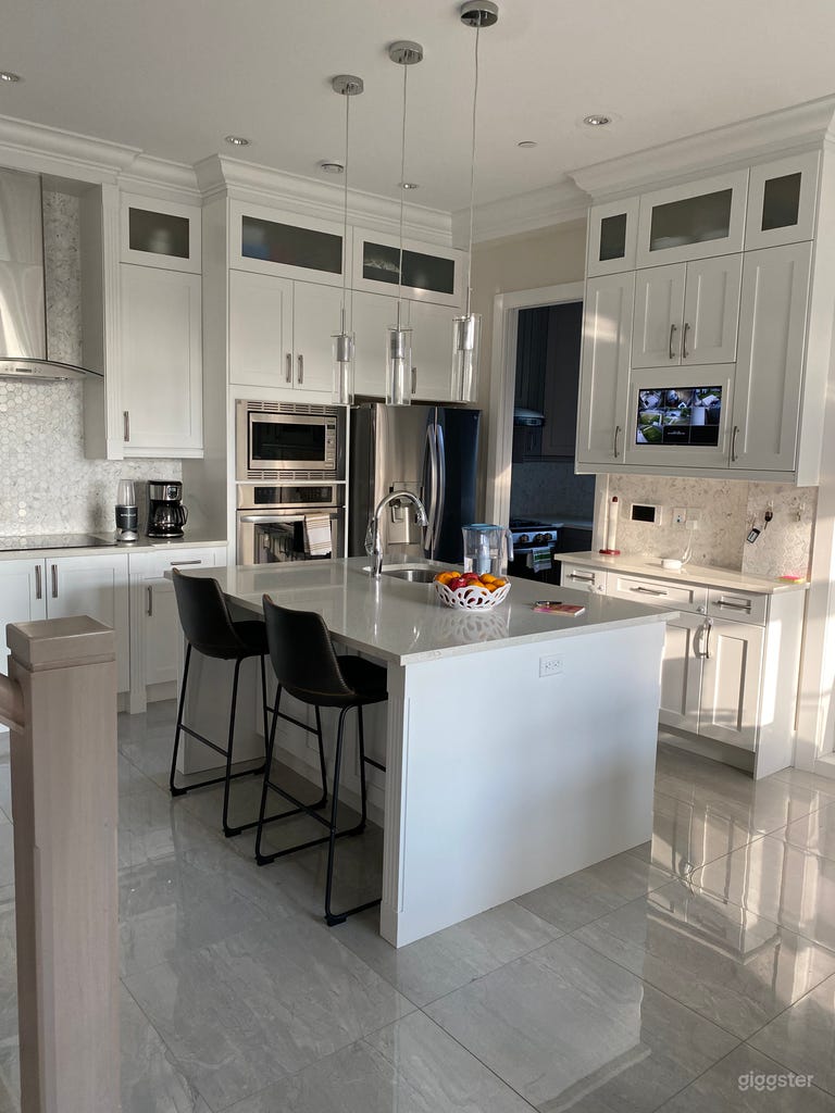  Brand New Spacious & Central Home 