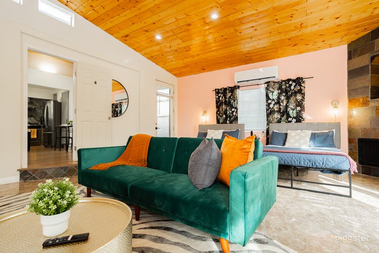  Stylish Vegas House with STRAT Views | Film, Photo & Events 
