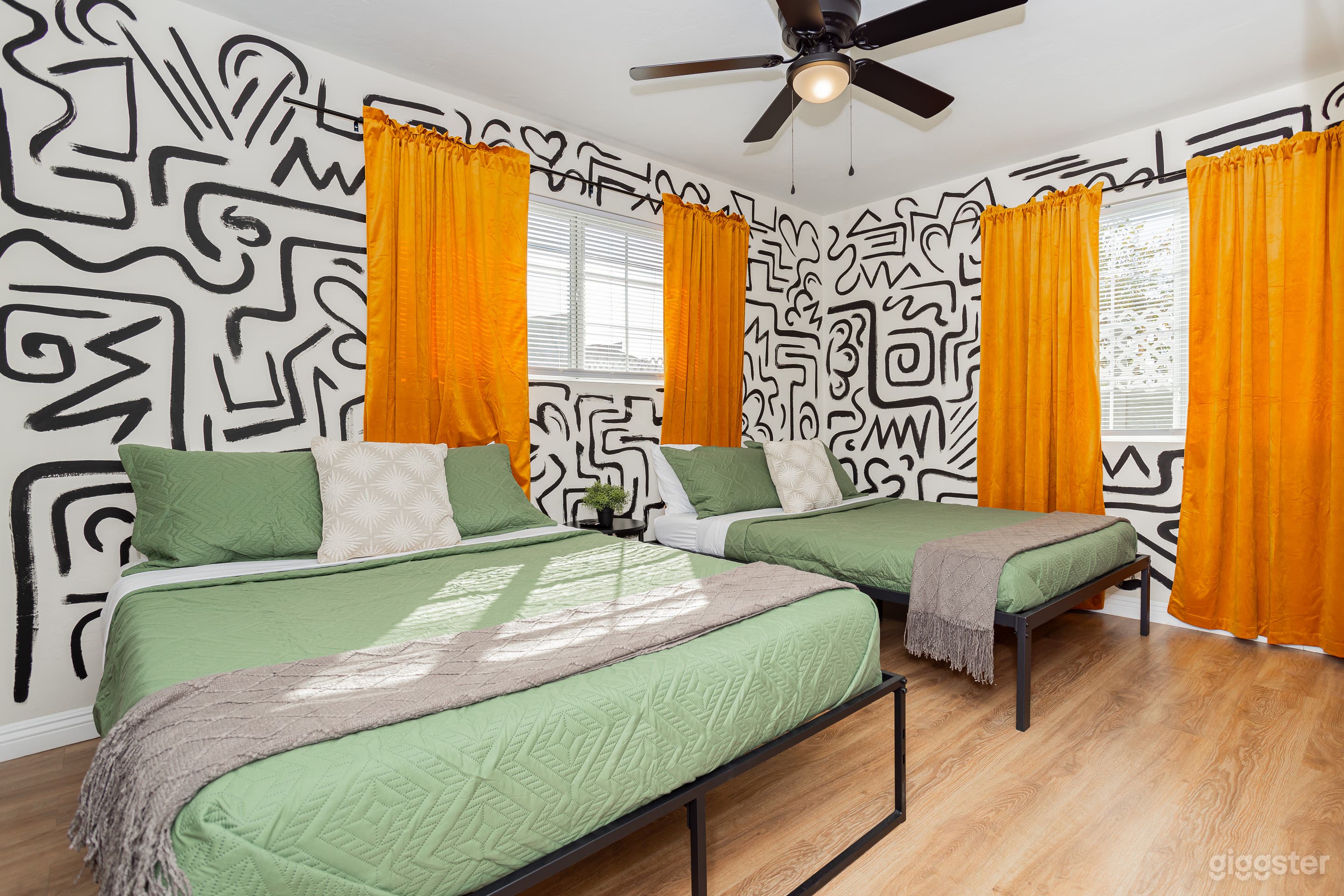Stylish Vegas House with STRAT Views | Film, Photo & Events Photo 3
