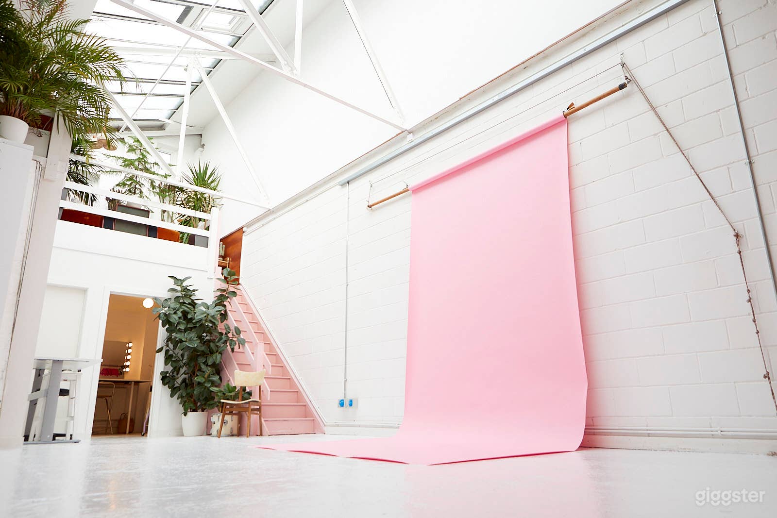 A natural daylight studio in Fish Island Photo 1