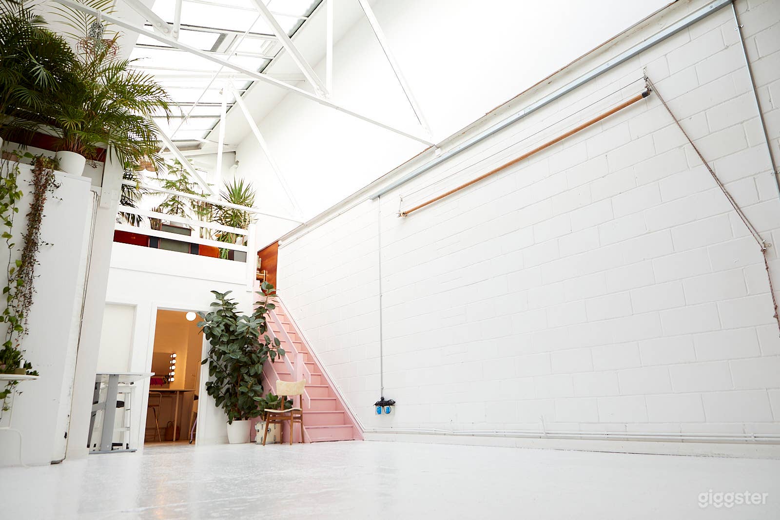 A natural daylight studio in Fish Island Photo 3