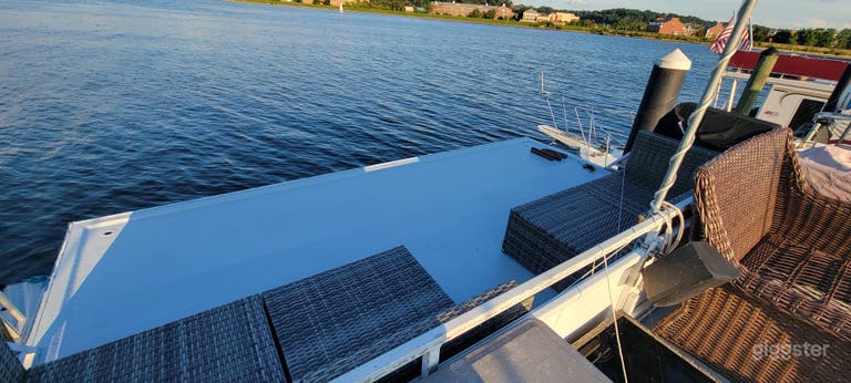  Large catamaran flattop houseboat 