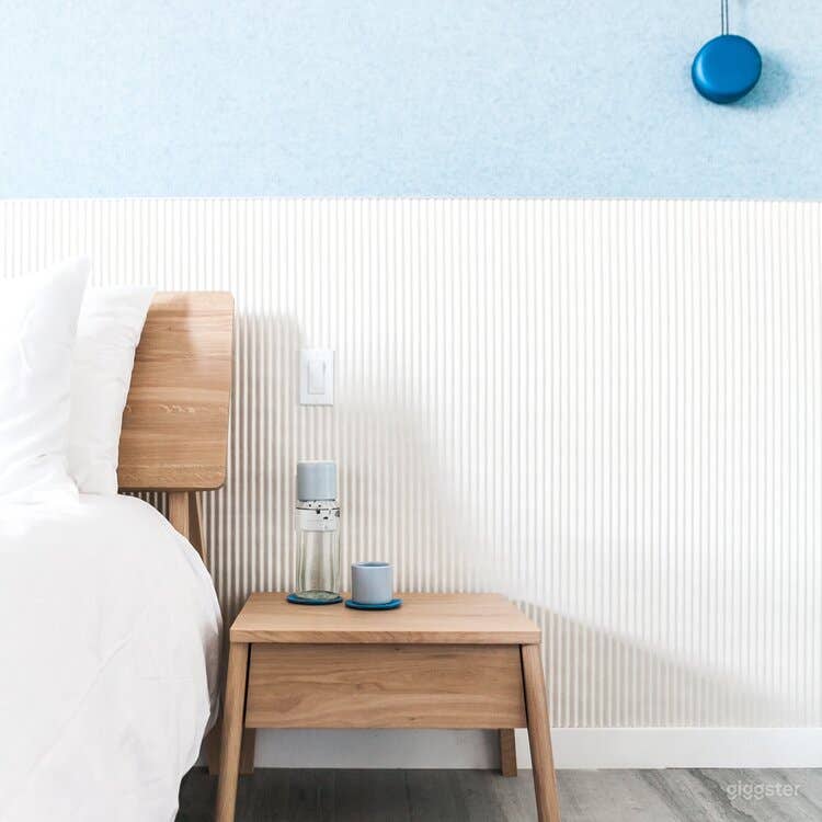 Refreshing Space with High Ceilings and Large Balcony - Water Room Photo 4