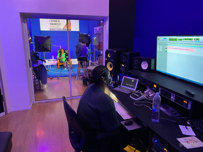  Control Room B 