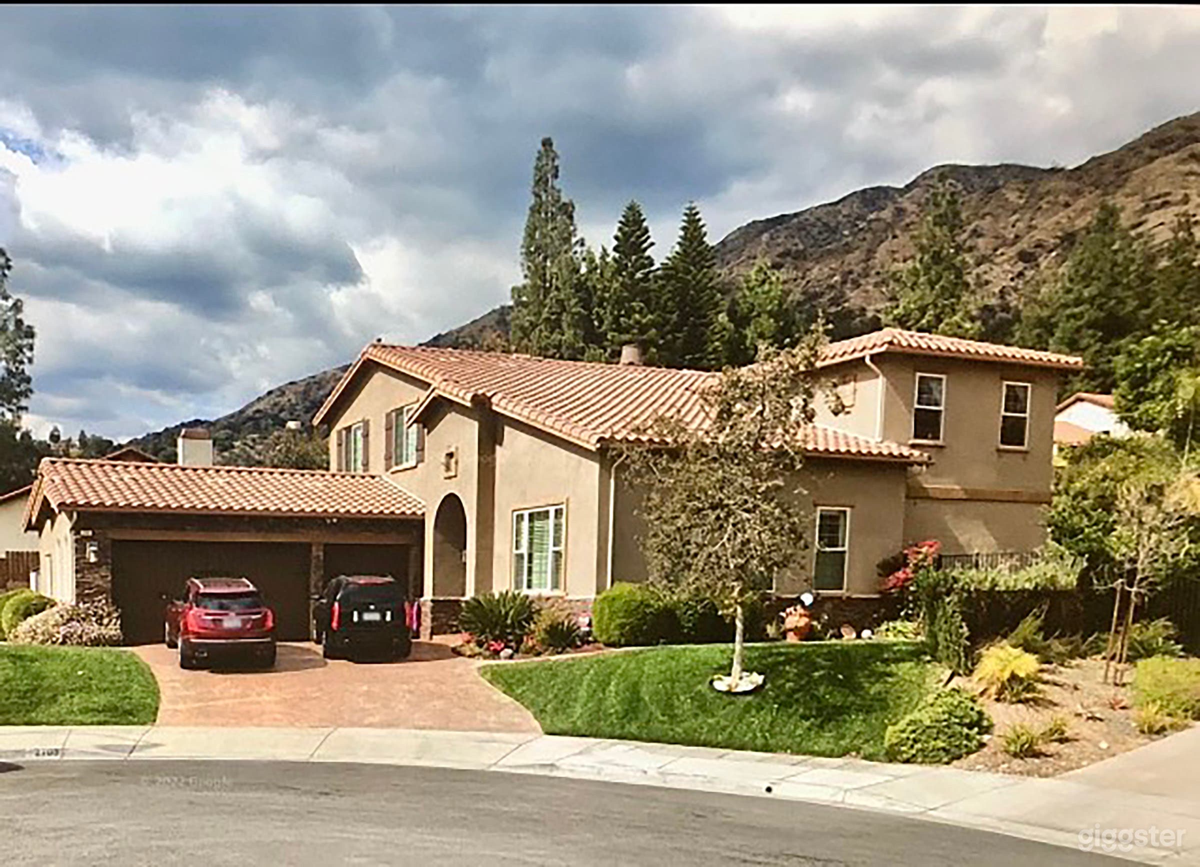 Front of the property with front yard. We have two yards, front and backyards.