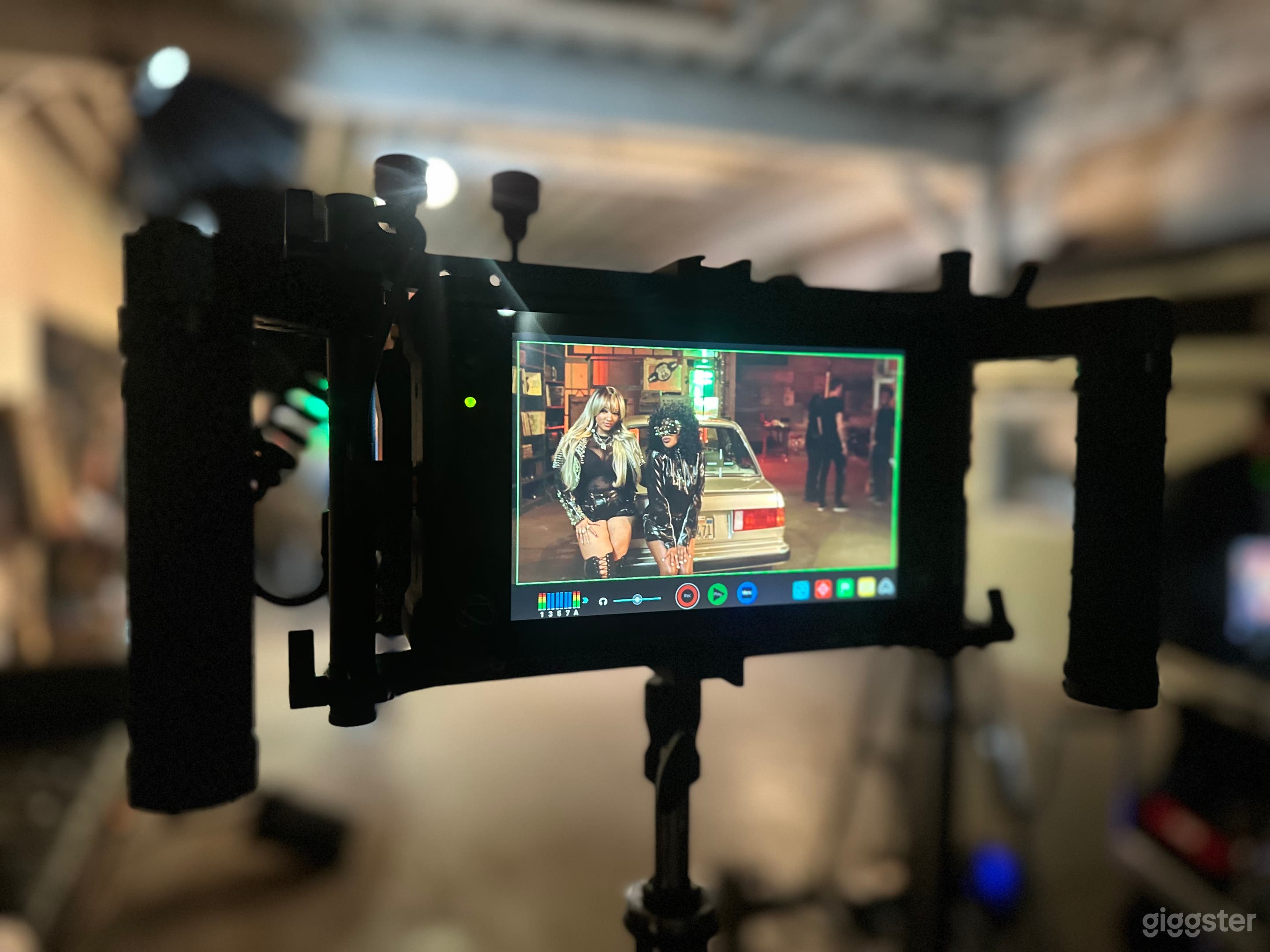 Junky Loft Style Warehouse &amp; Studio! Photo 1