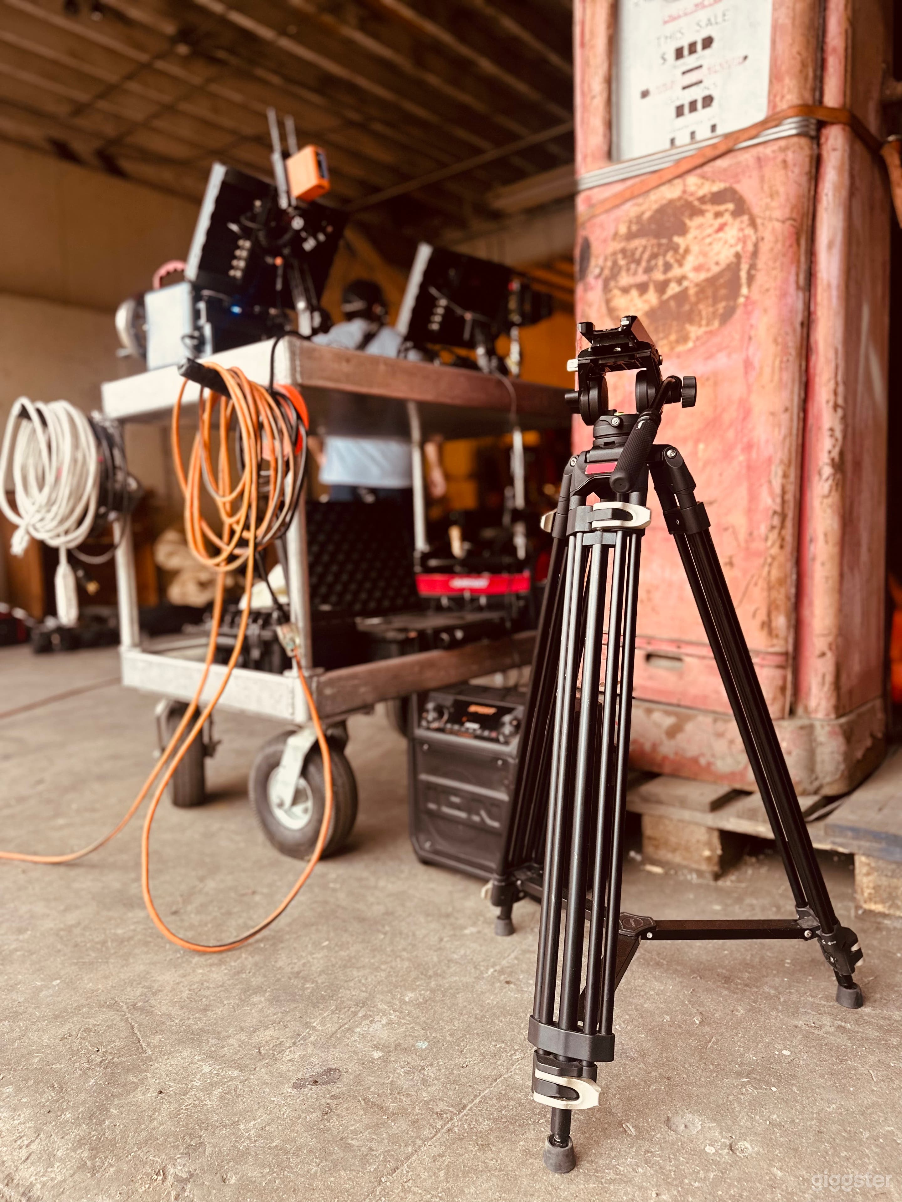 Junky Loft Style Warehouse &amp; Studio! Photo 4