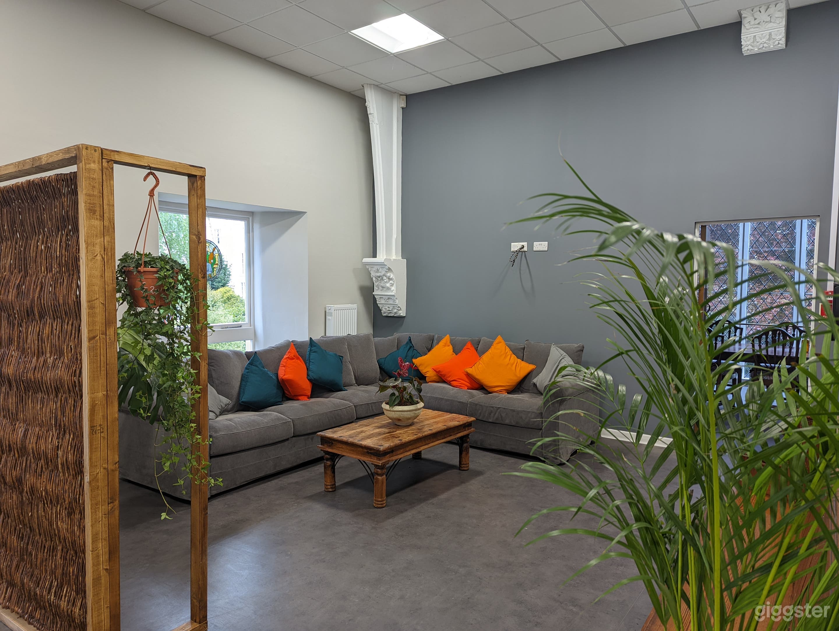 Waiting area/breakout space