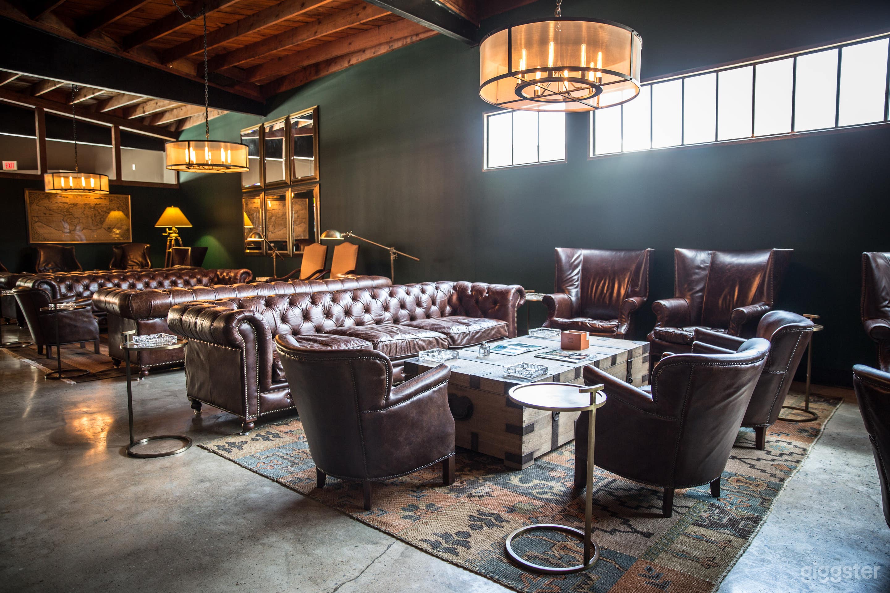 Elegant &amp; Vintage Lounge Space Photo 1