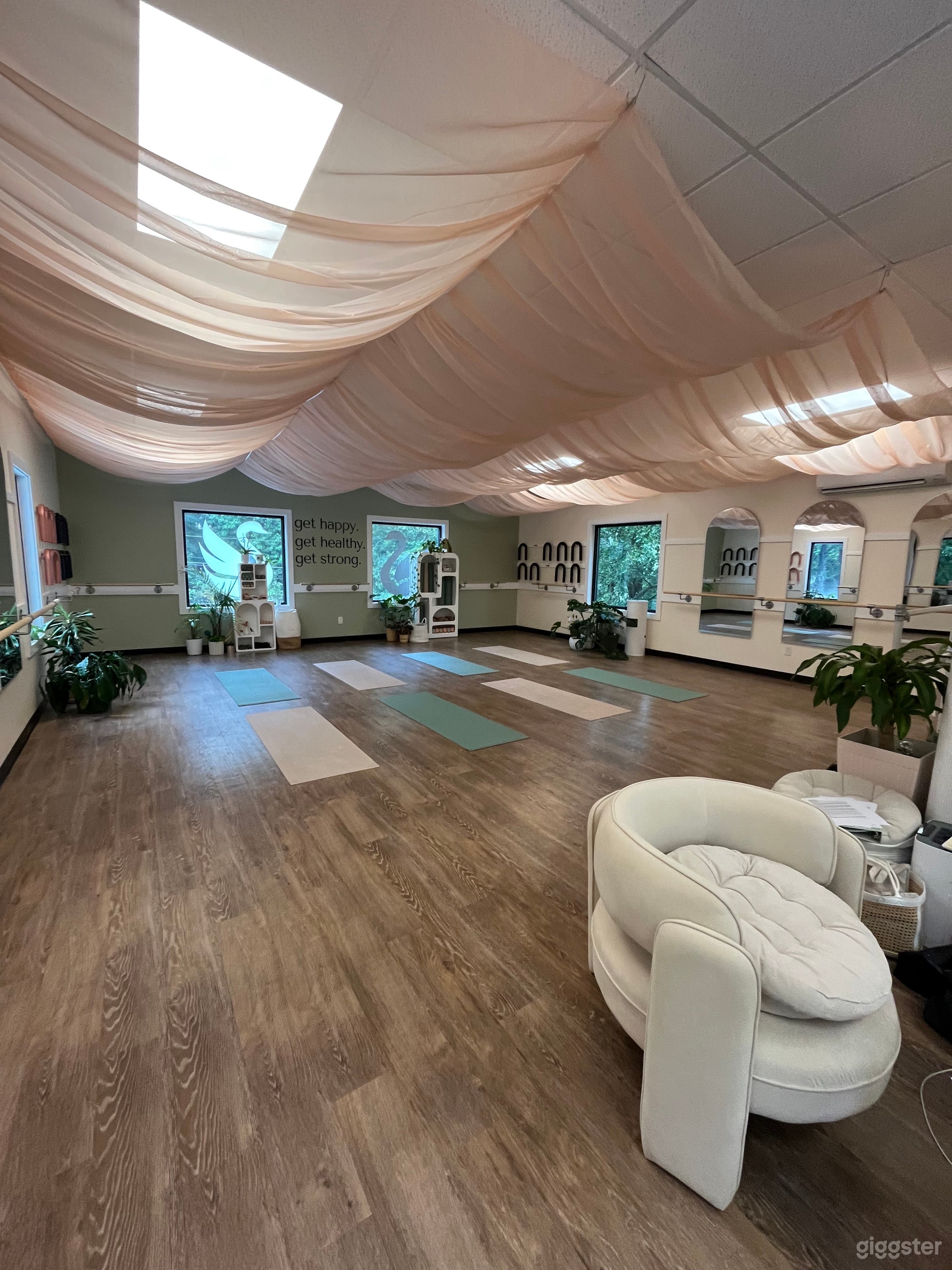 Light & Airy Treehouse Barre Studio Photo 1