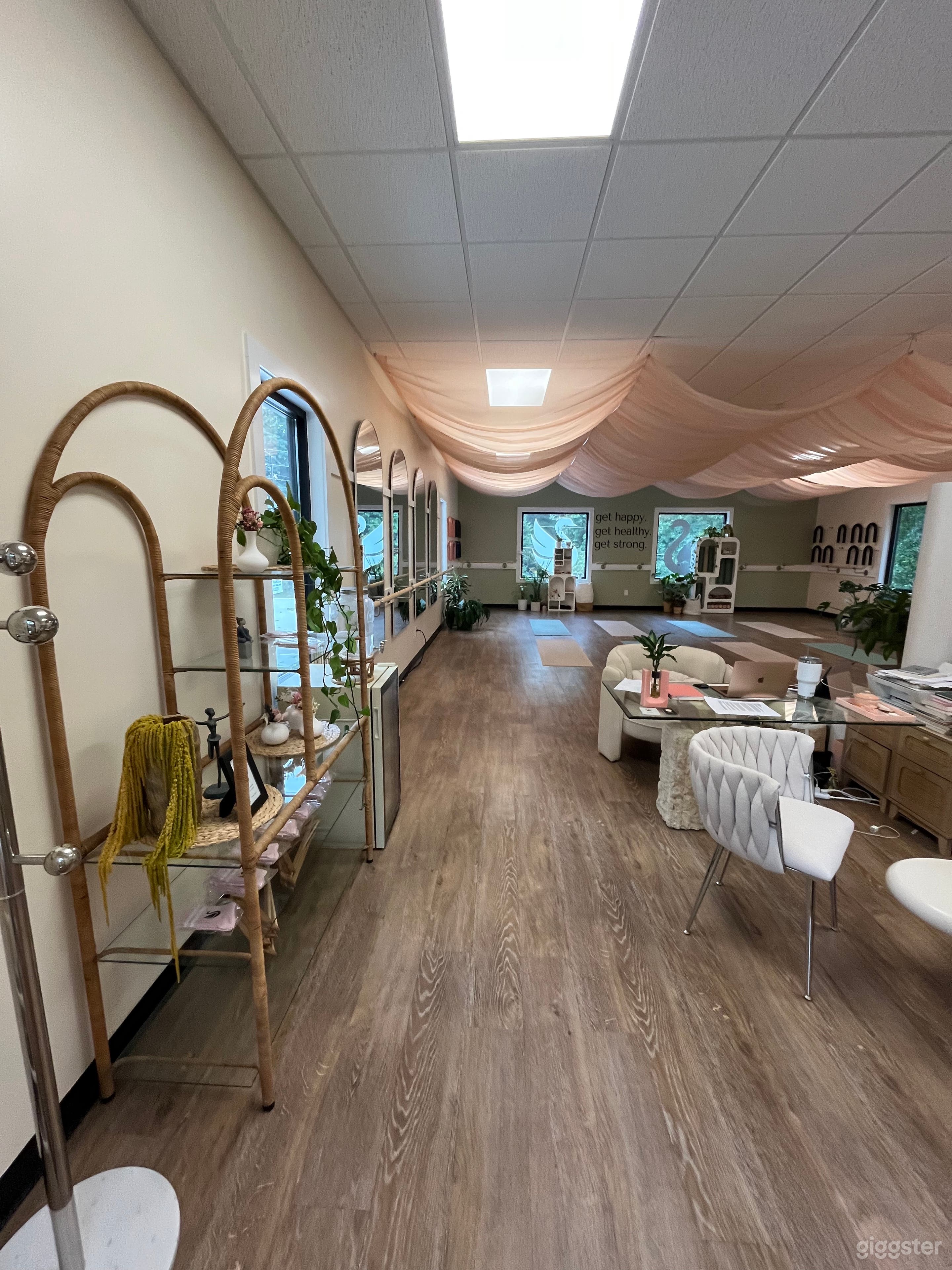 Light & Airy Treehouse Barre Studio Photo 3