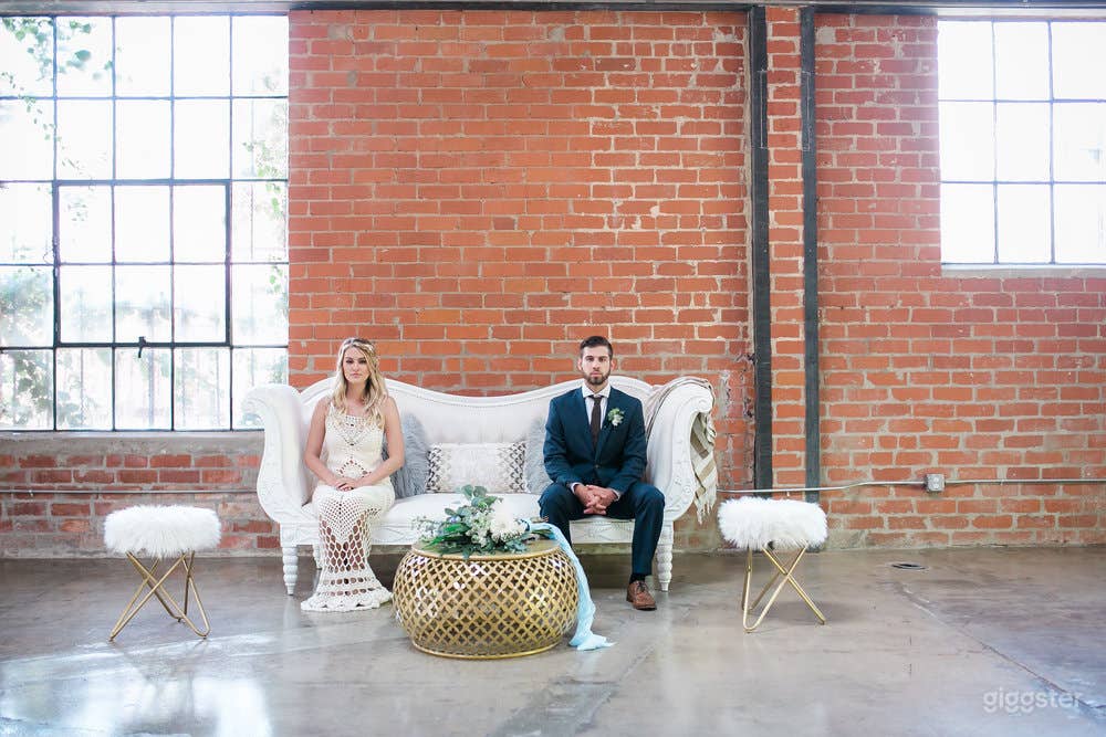 Modern Brick &amp; Wood Warehouse in LA Arts District Photo 3