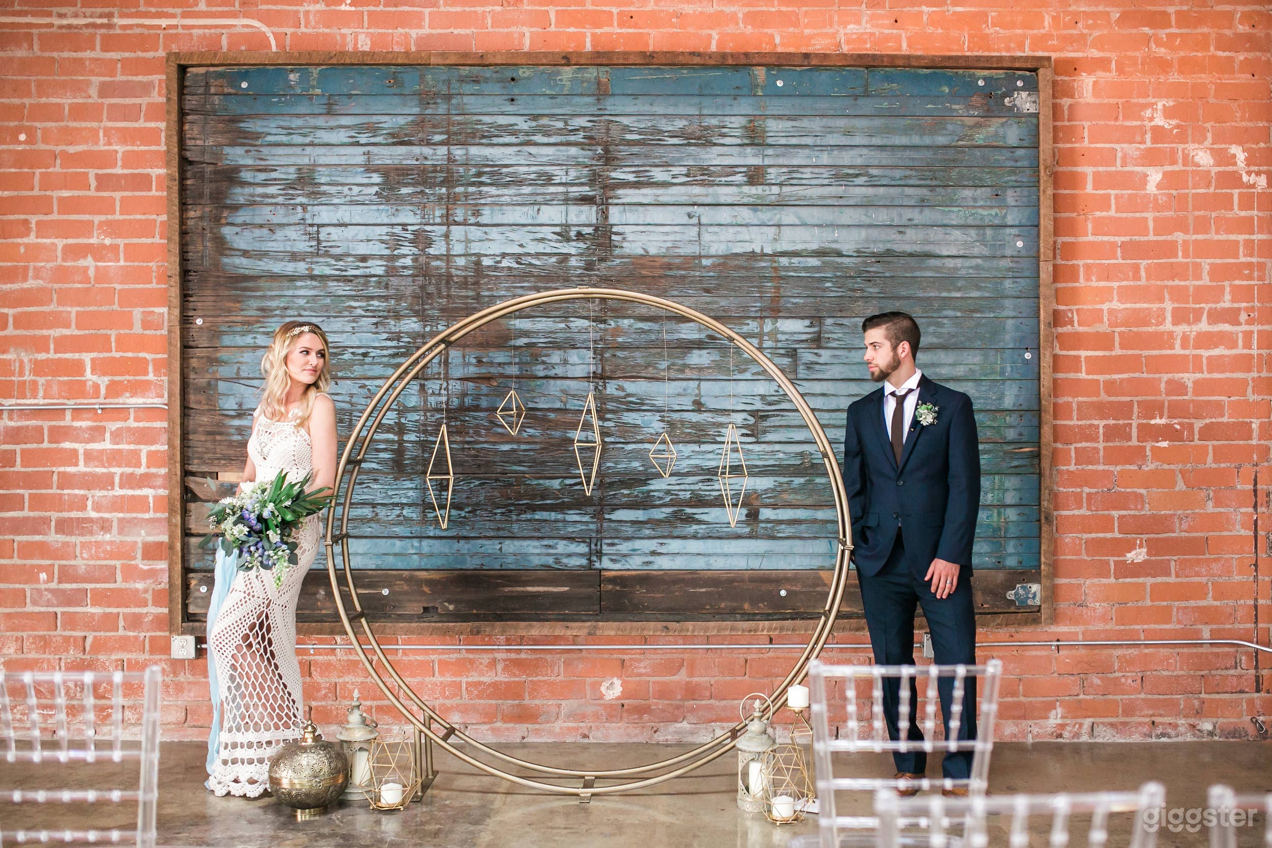 Modern Brick &amp; Wood Warehouse in LA Arts District Photo 4