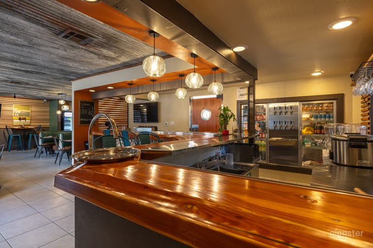  Rustic Diner in the Oaks 