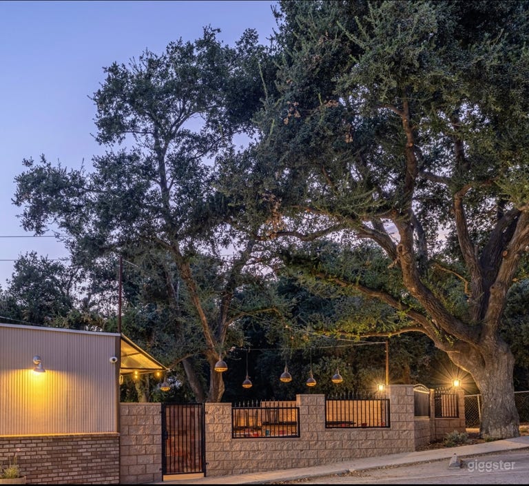  Rustic Diner in the Oaks 