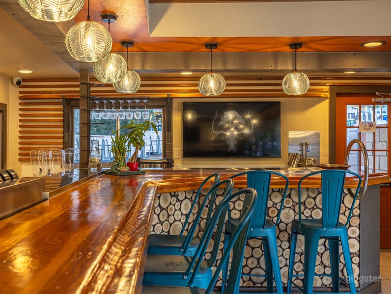  Rustic Diner in the Oaks 