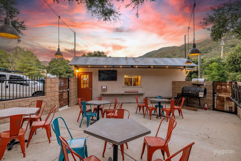  Rustic Diner in the Oaks 