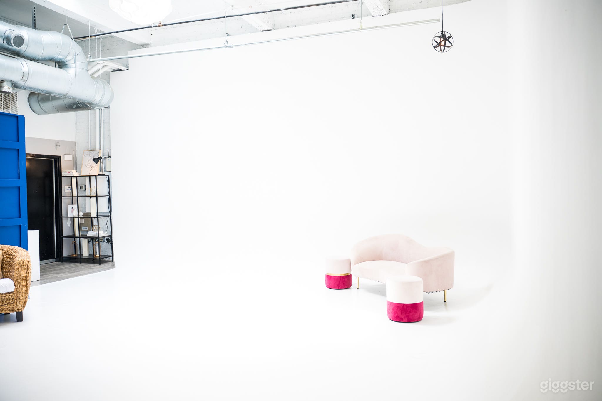 A beautiful airy canvas for your creative expression Photo 3