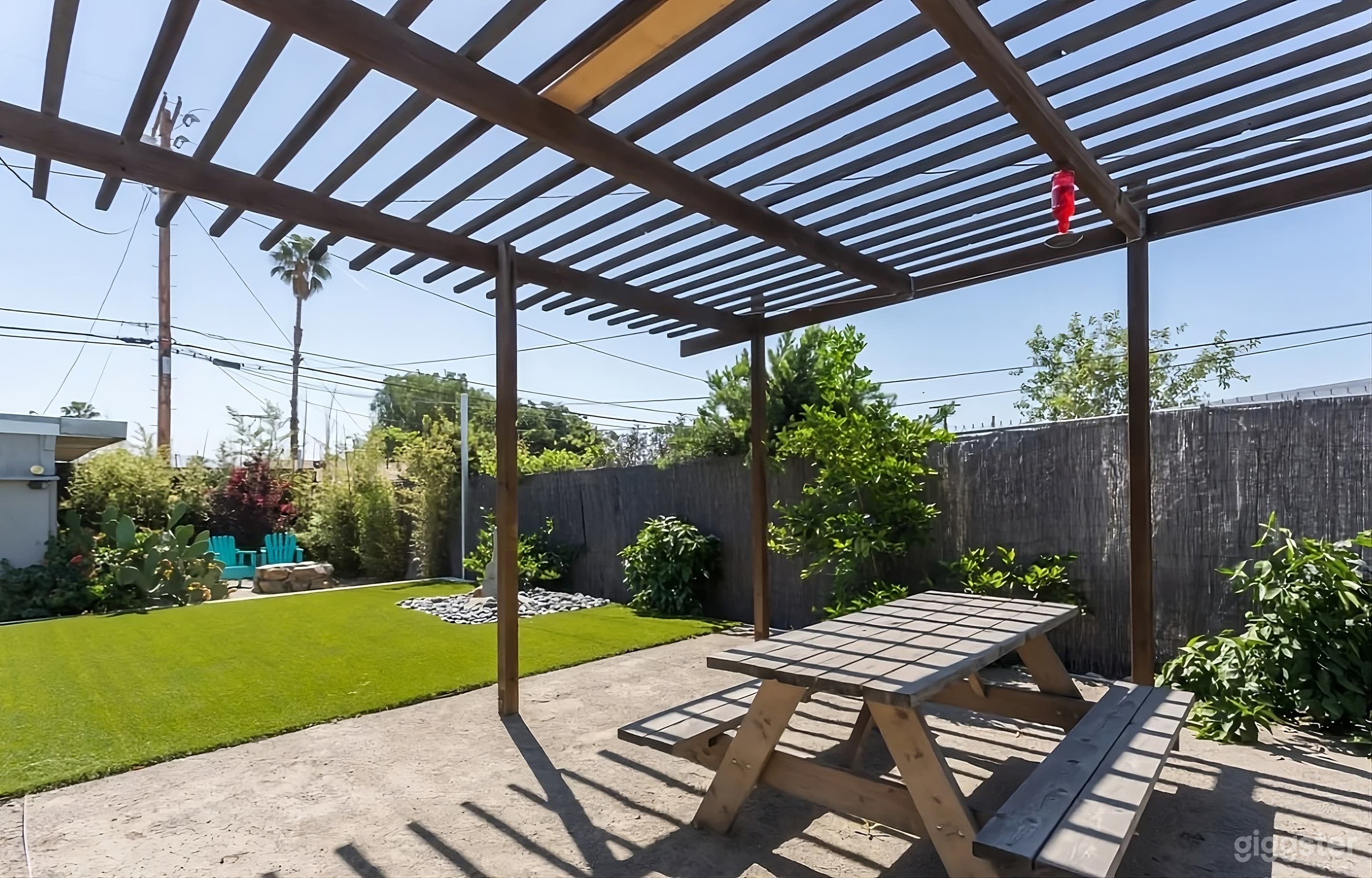 Sleek Backyard Oasis Photo 1