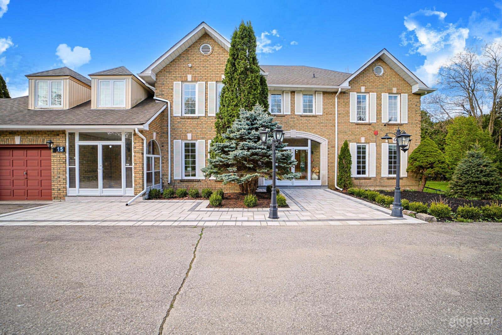 Elegant 6-Bedroom - Film &amp; Lifestyle Shoot Friendly Photo 1