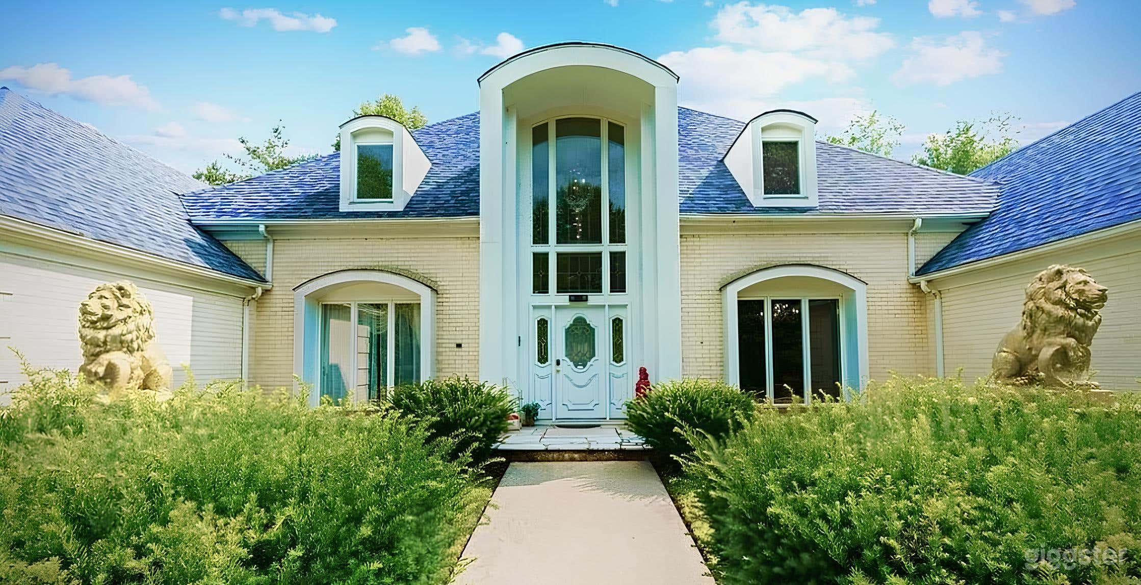 Gated Mansion: Tennis Court, Movie Theater, Arcade Photo 3