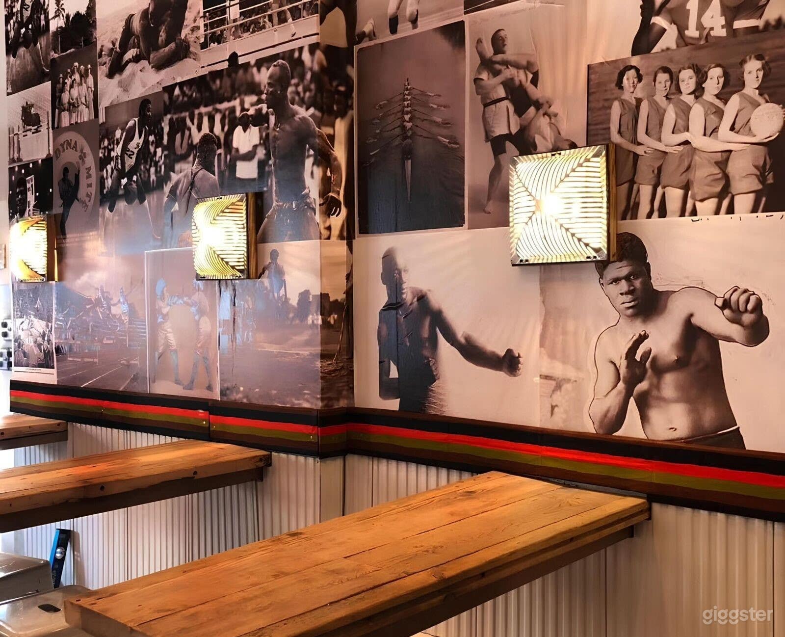 Versatile and Lively Sports Bar Photo 3