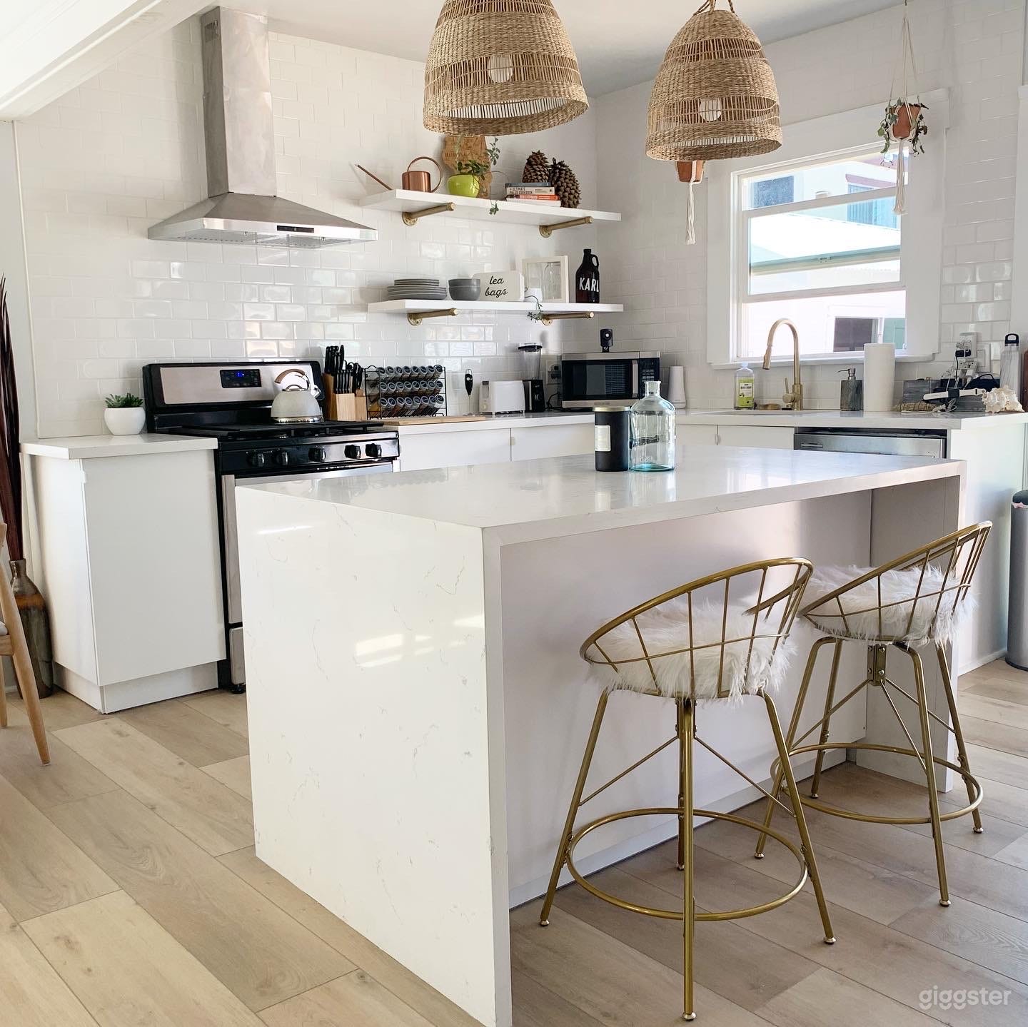 “Casa Blanca”: Unique Bohemian Craftsman Photo 2