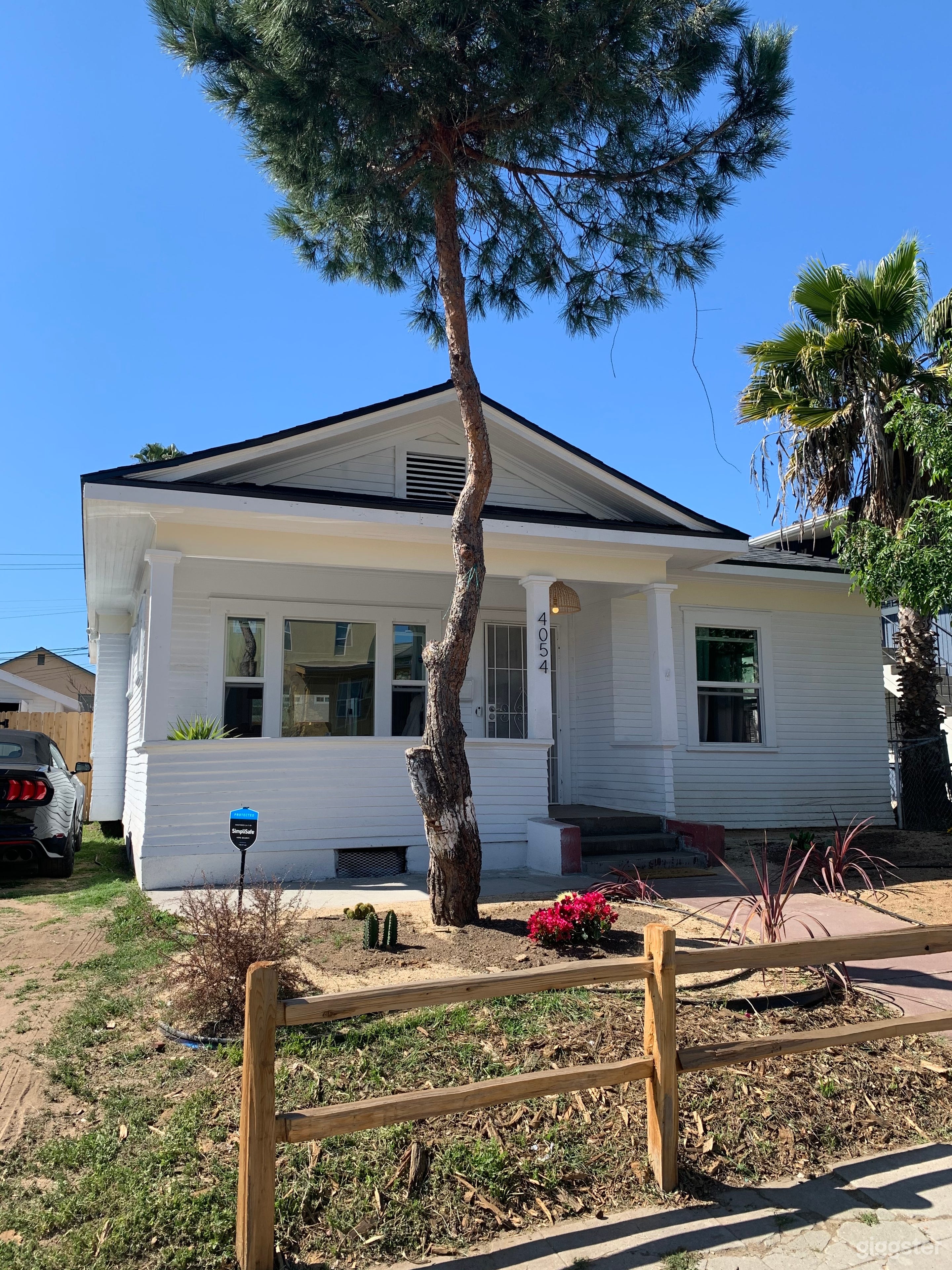 “Casa Blanca”: Unique Bohemian Craftsman Photo 3