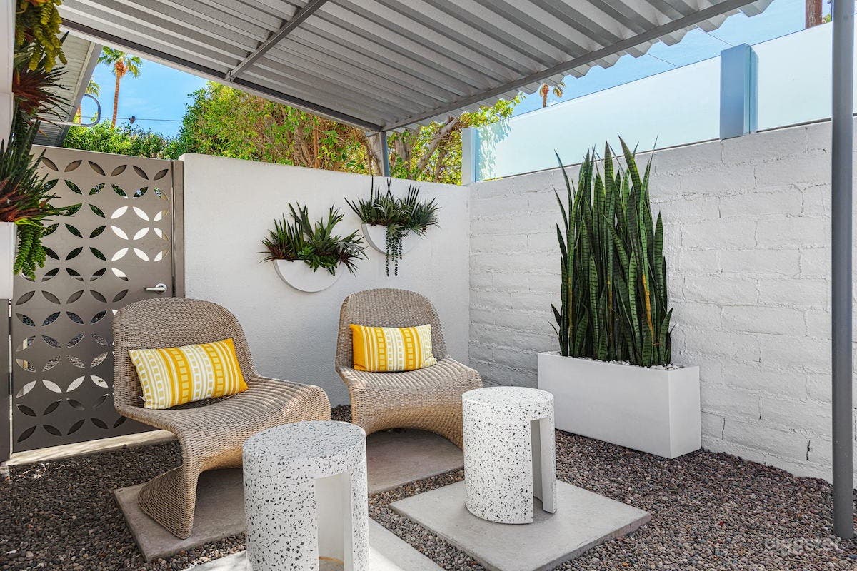 Mid-Century Modern Luxury Hotel Photo 2