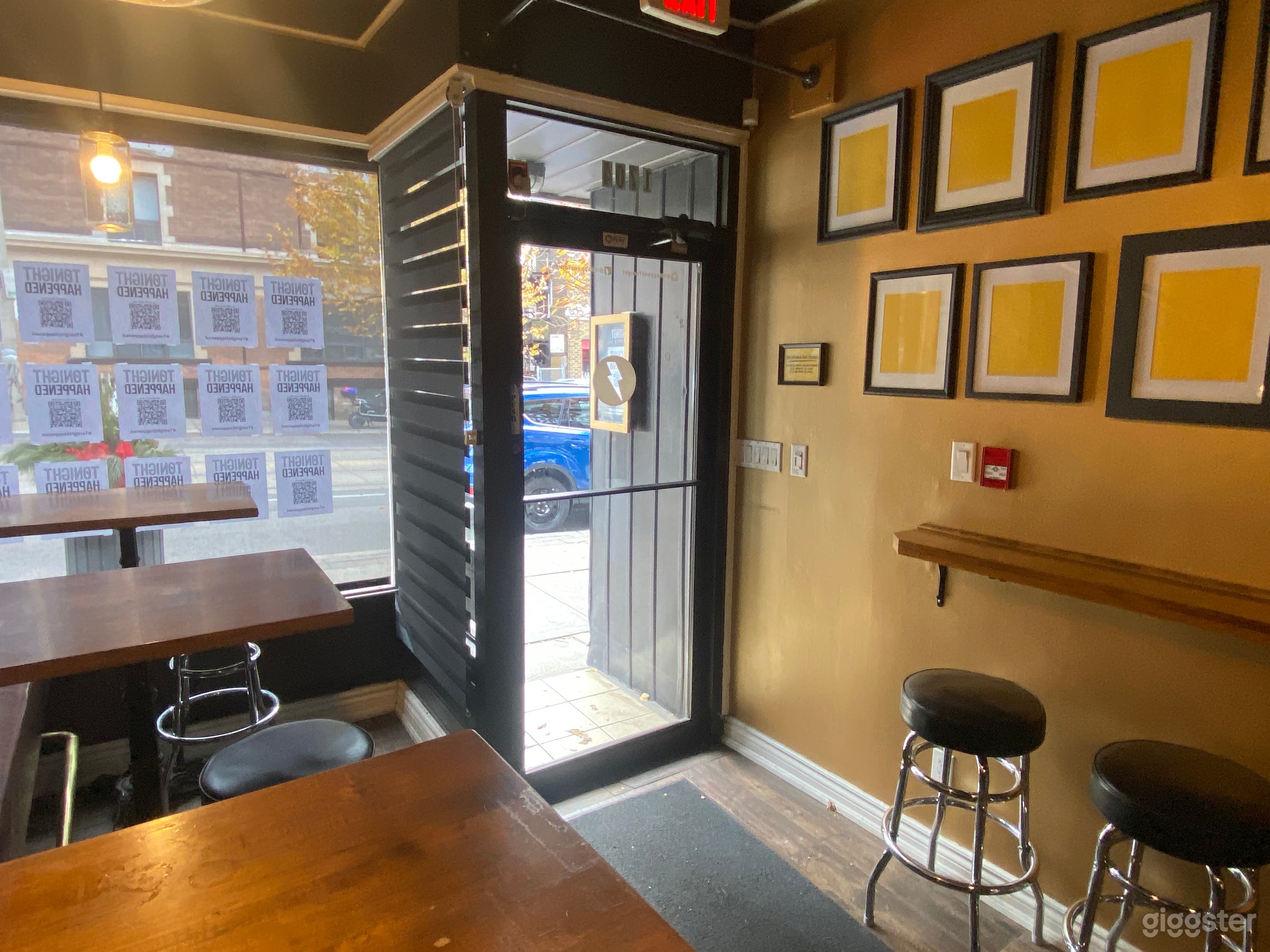 Dystopia Karaoke Room Photo 4