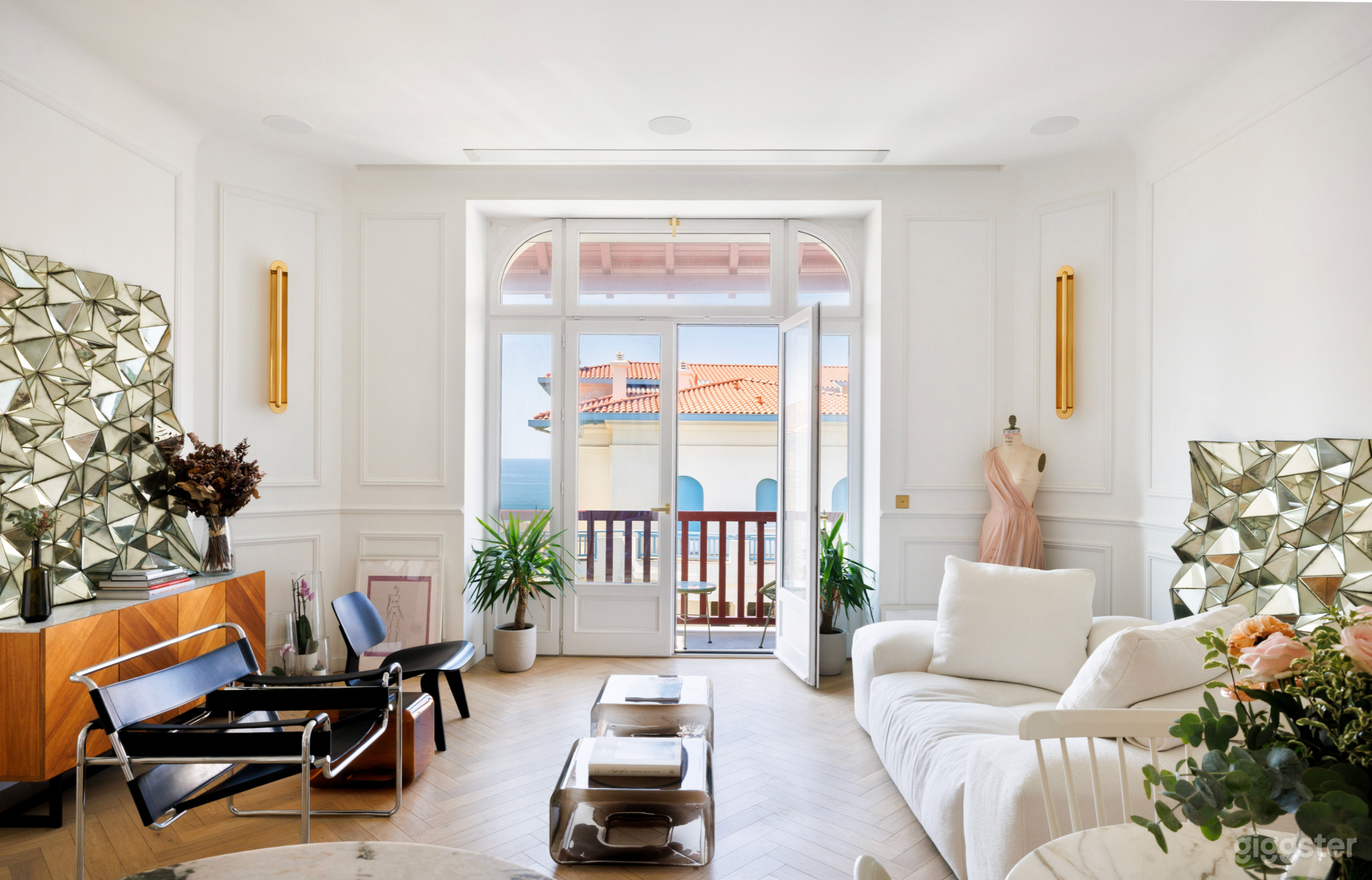 Designer Oceanside Loft Photo 1