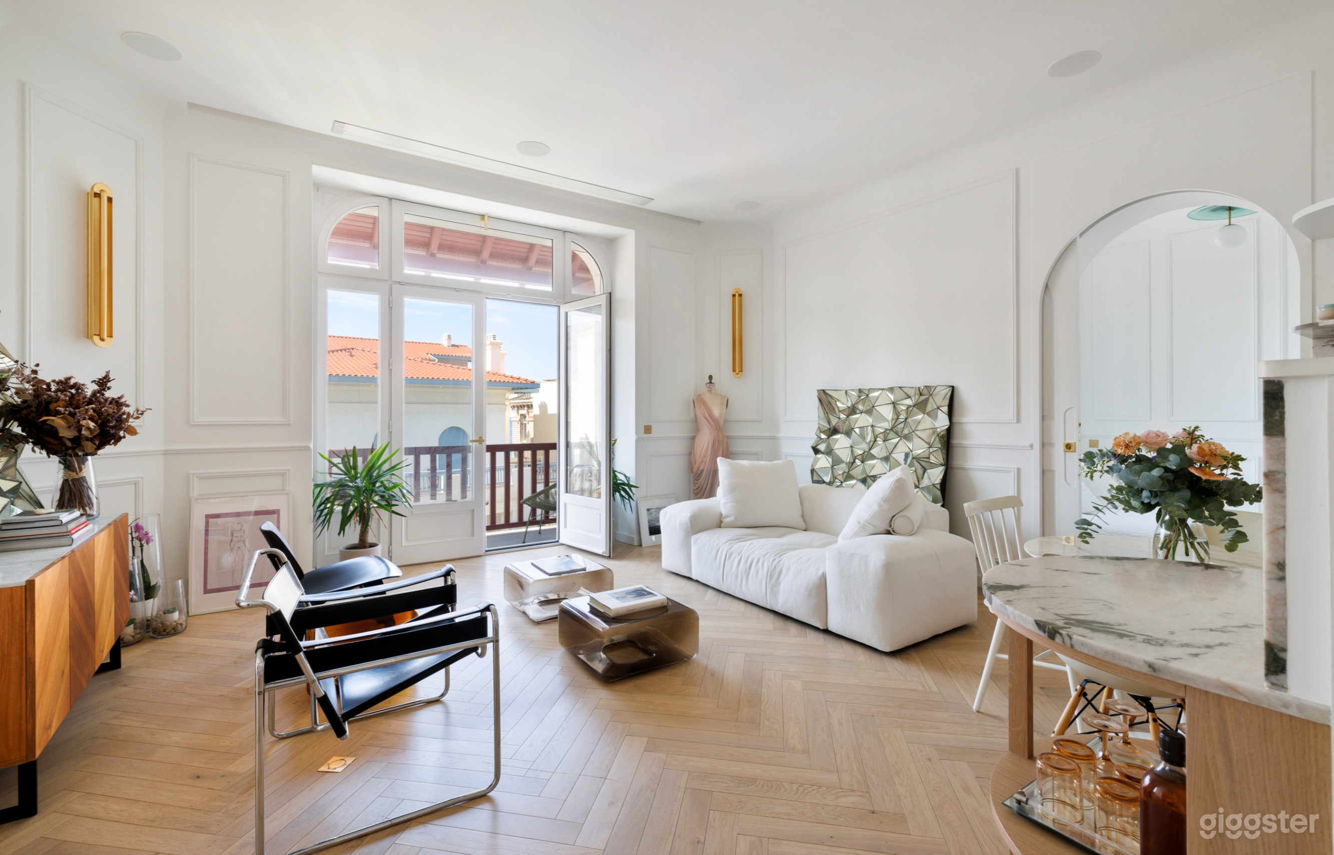 Designer Oceanside Loft Photo 2