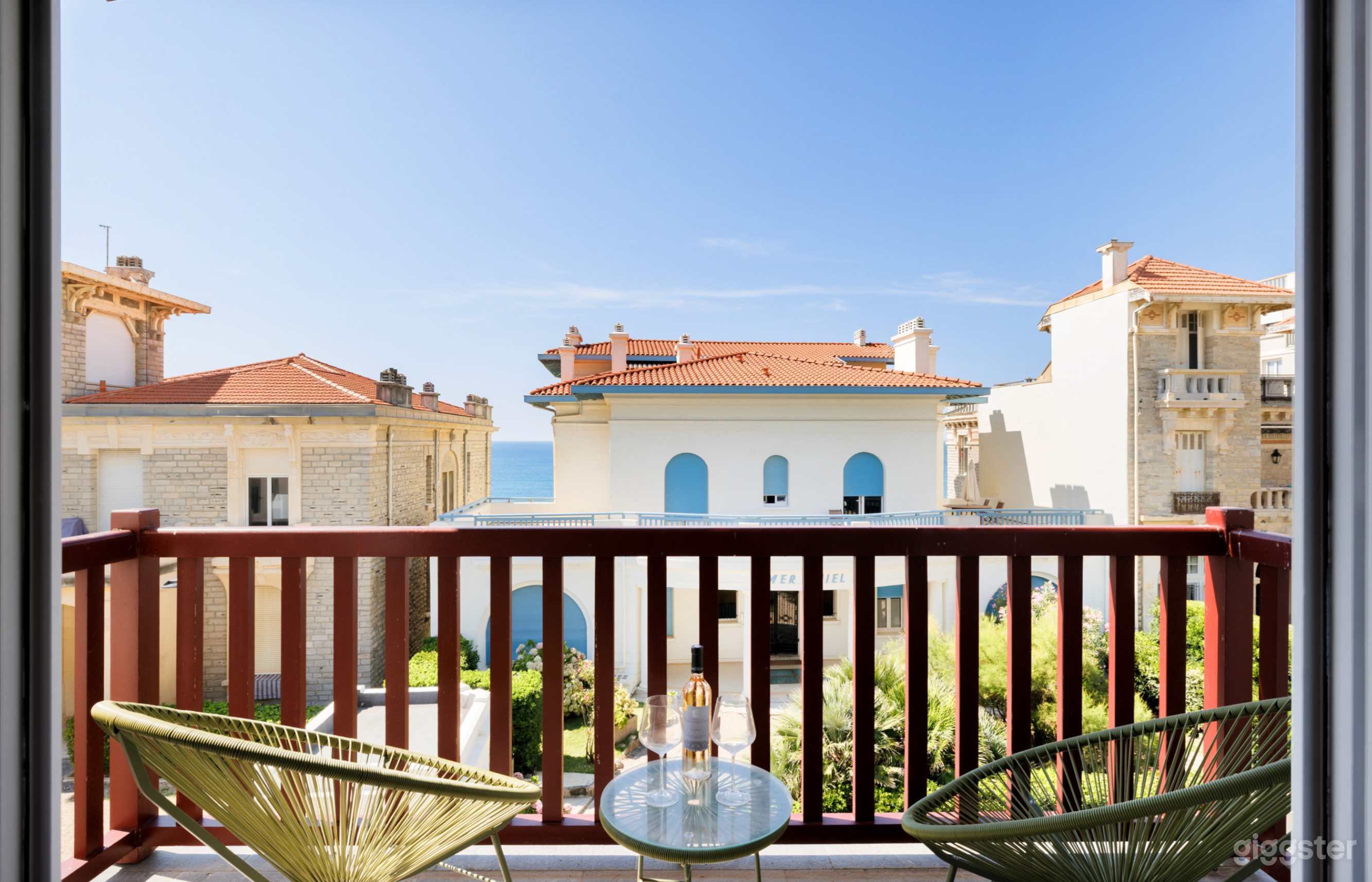 Designer Oceanside Loft Photo 3