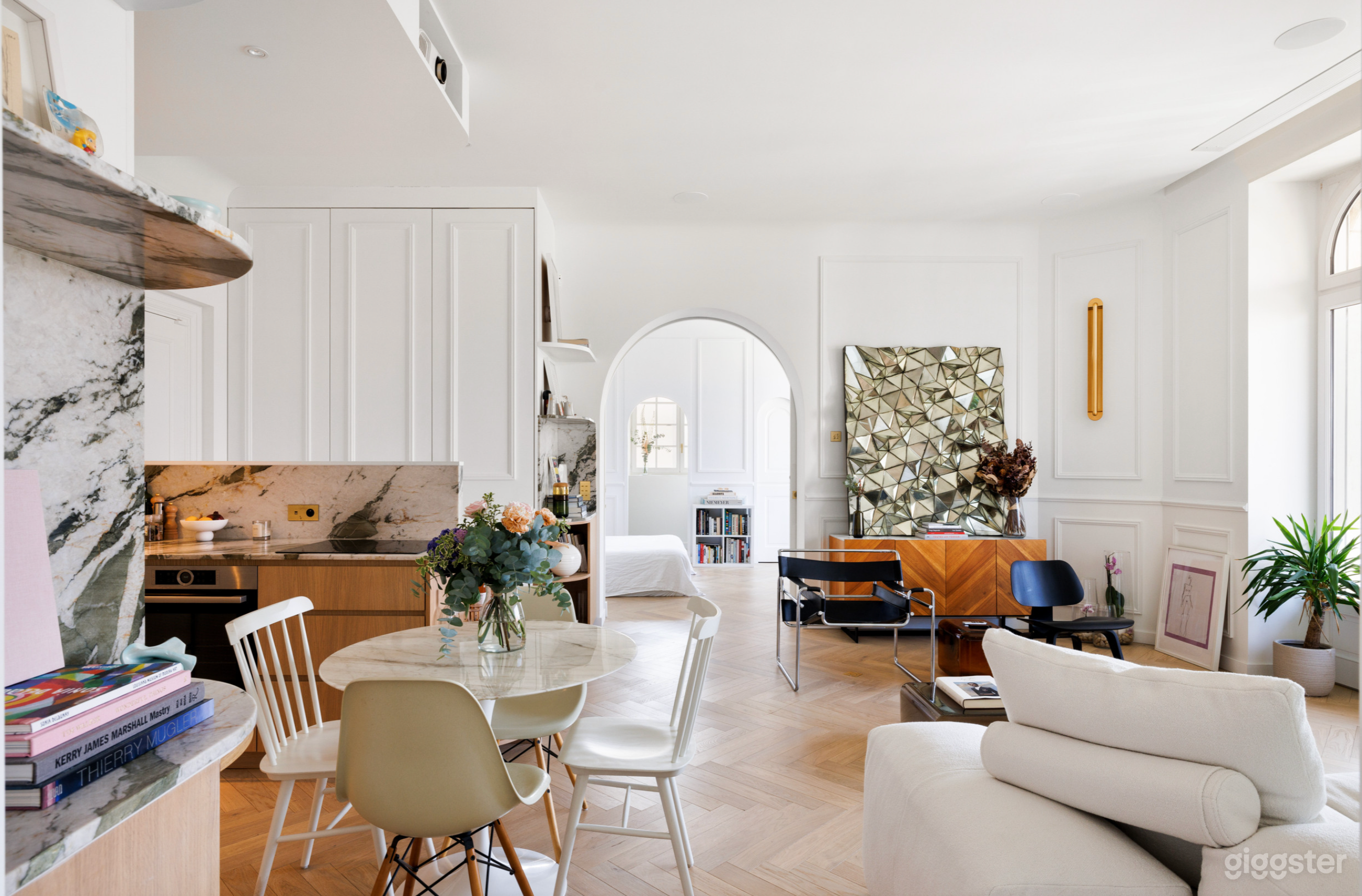 Designer Oceanside Loft Photo 4