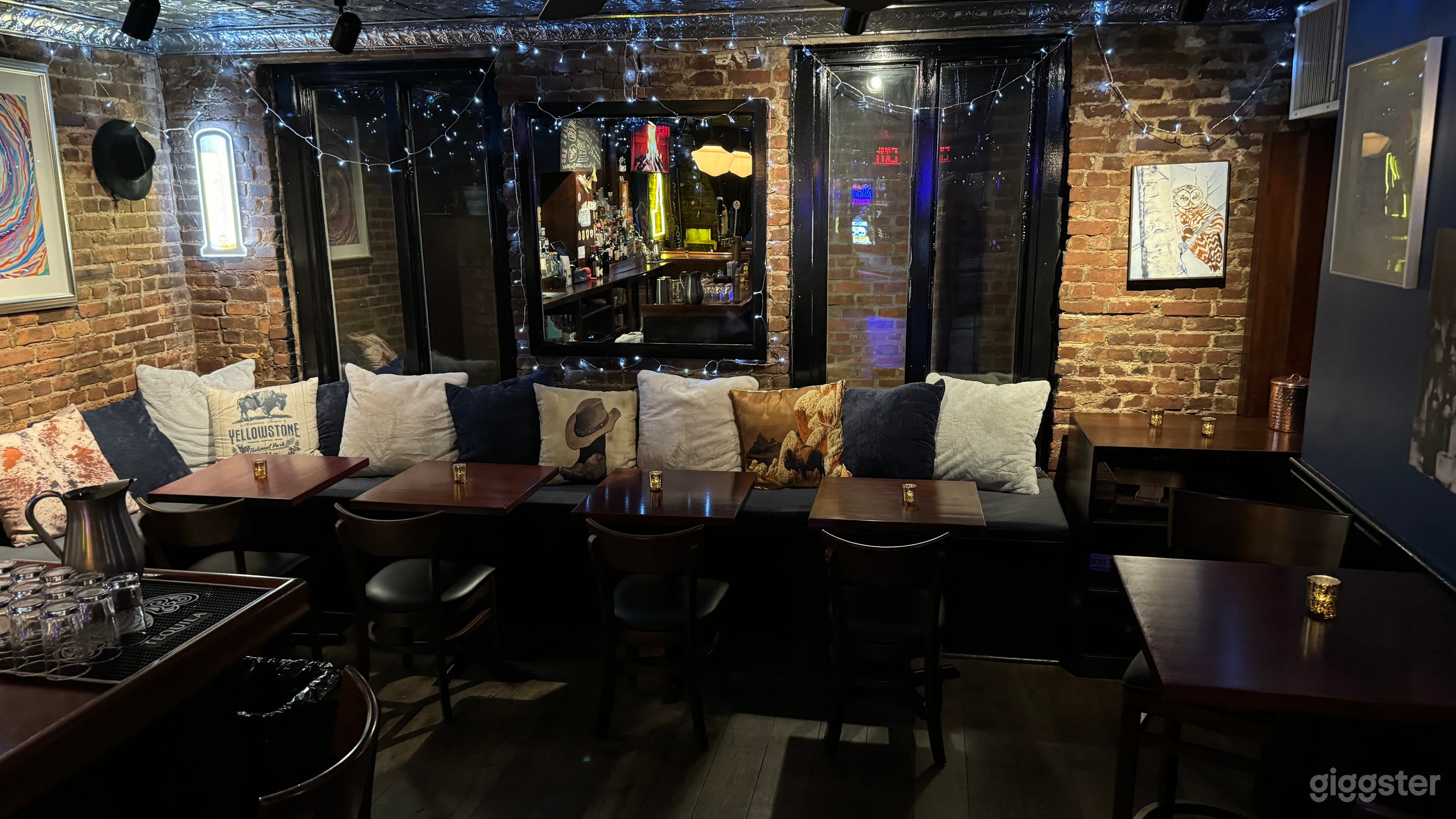 Upscale, Idaho-themed bar Photo 3