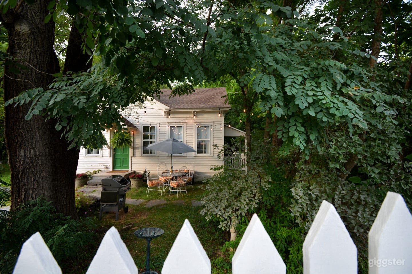 Historic, unique cottage in quaint town Photo 3