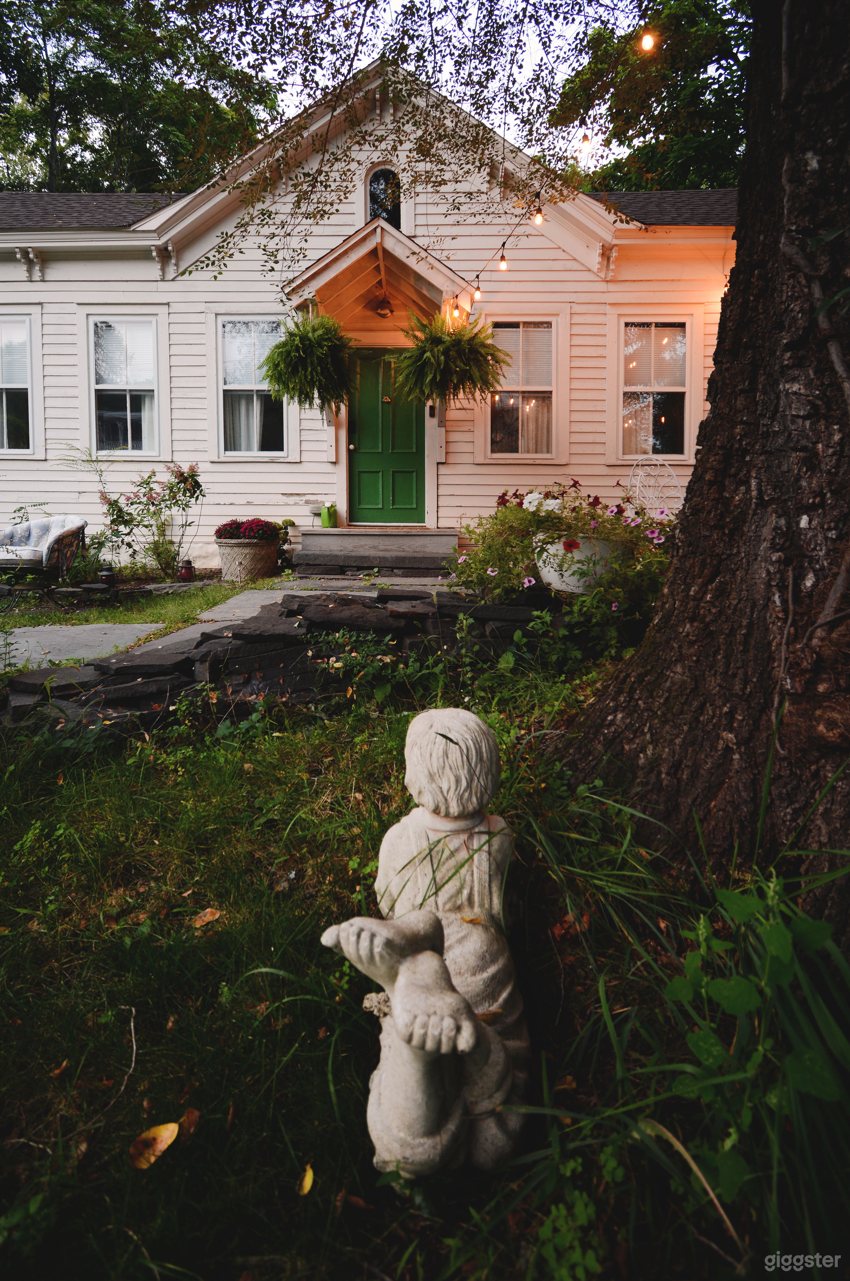 Historic, unique cottage in quaint town Photo 2