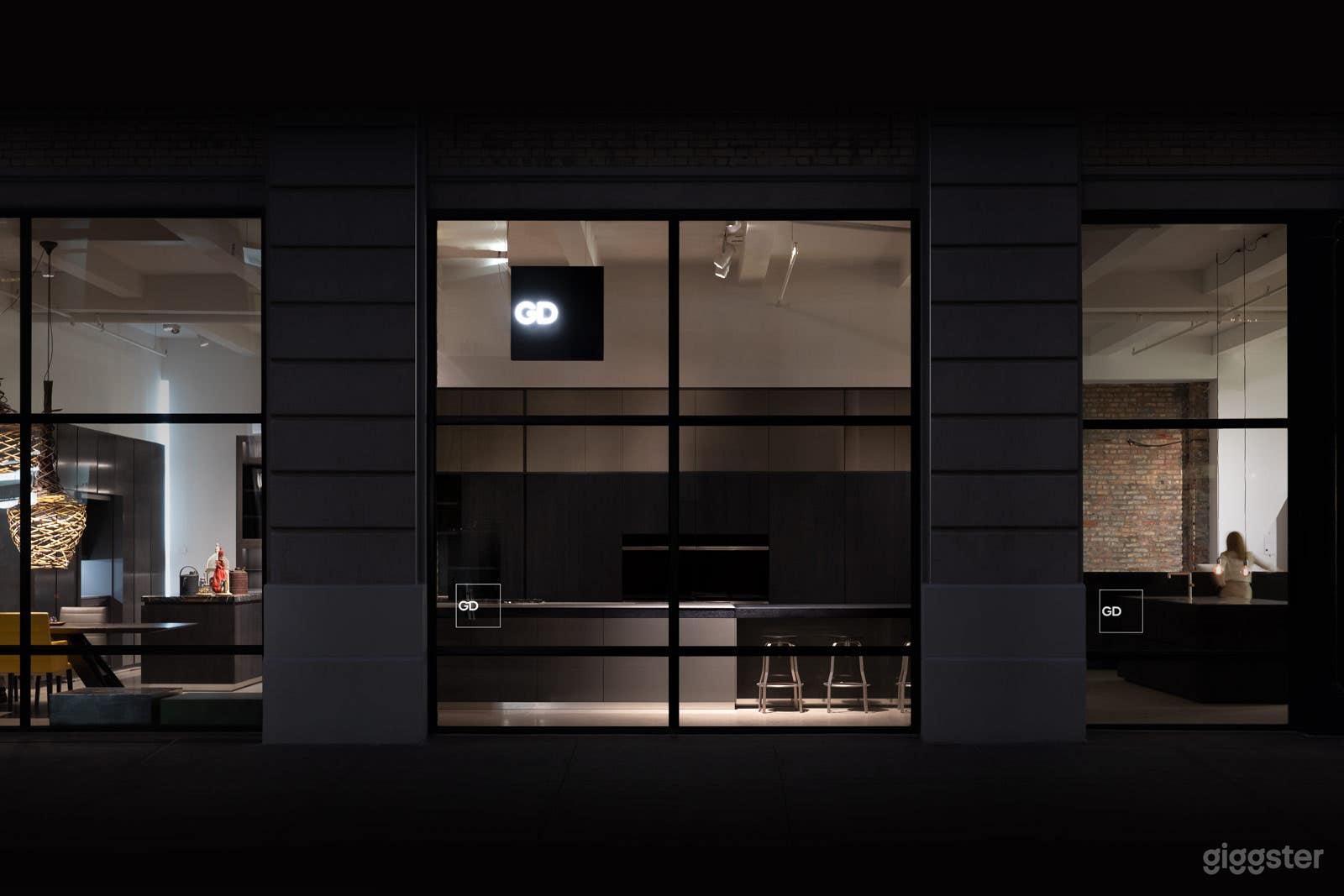 Furniture showroom gallery Photo 4