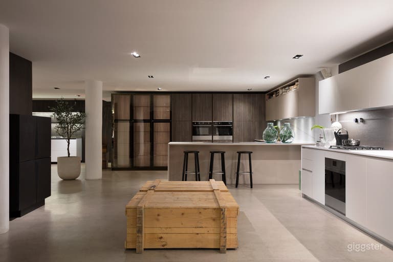  Furniture showroom gallery 