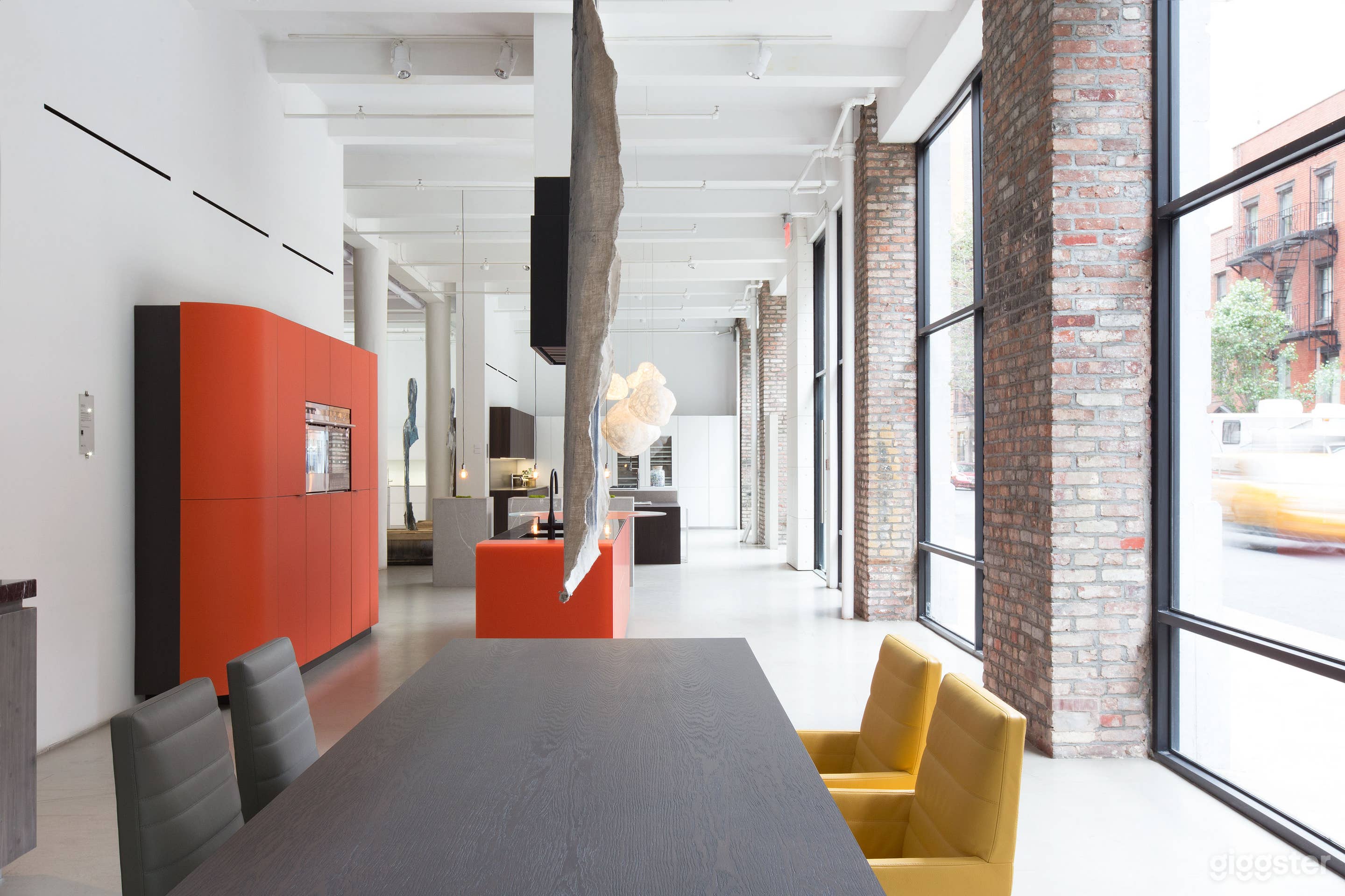 Furniture showroom gallery Photo 1