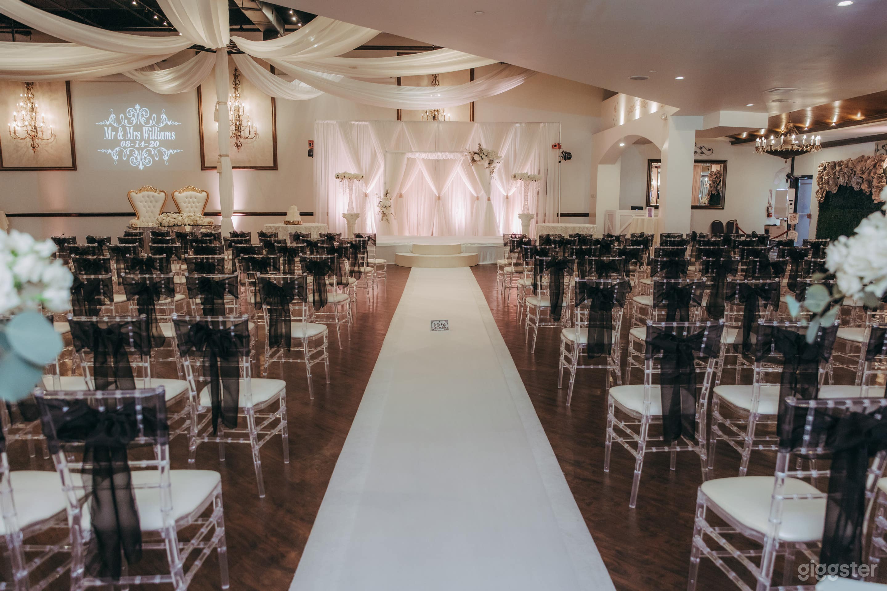 Elegant Grand Ballroom in Houston Photo 1