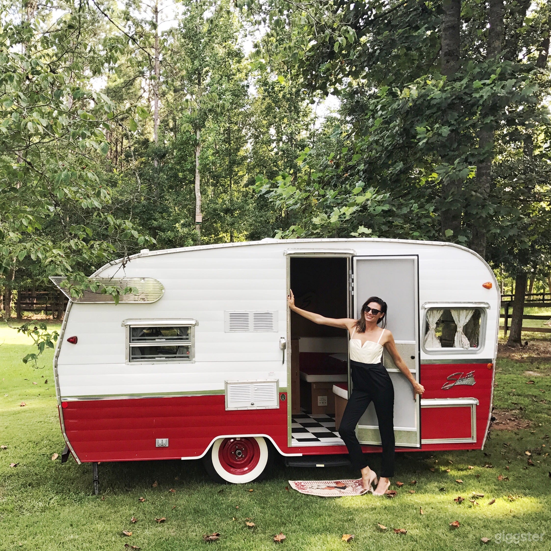 Beautiful 15 acre mini ranch, 4200 sq home, horses, pool, forest, pasture and many locations Photo 1