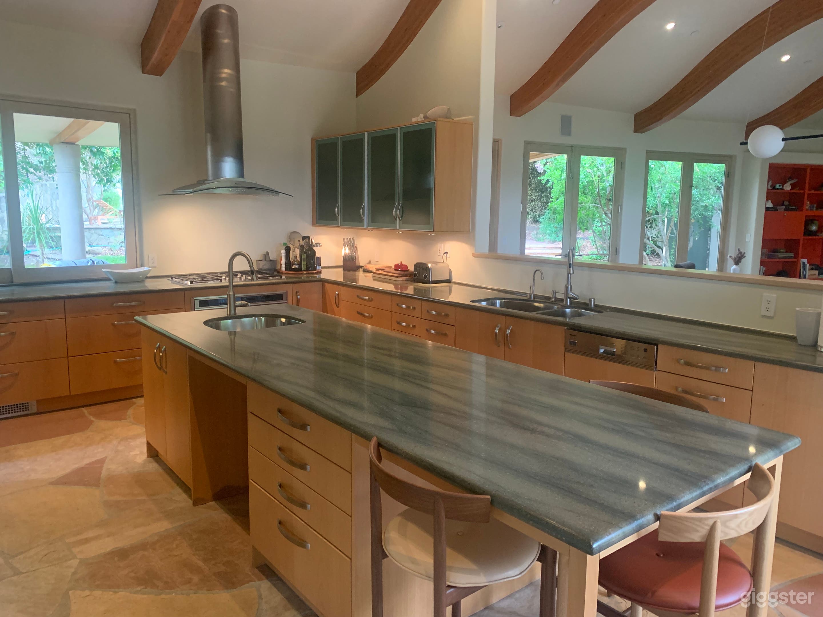 Tranquil 50 acre estate Photo 3