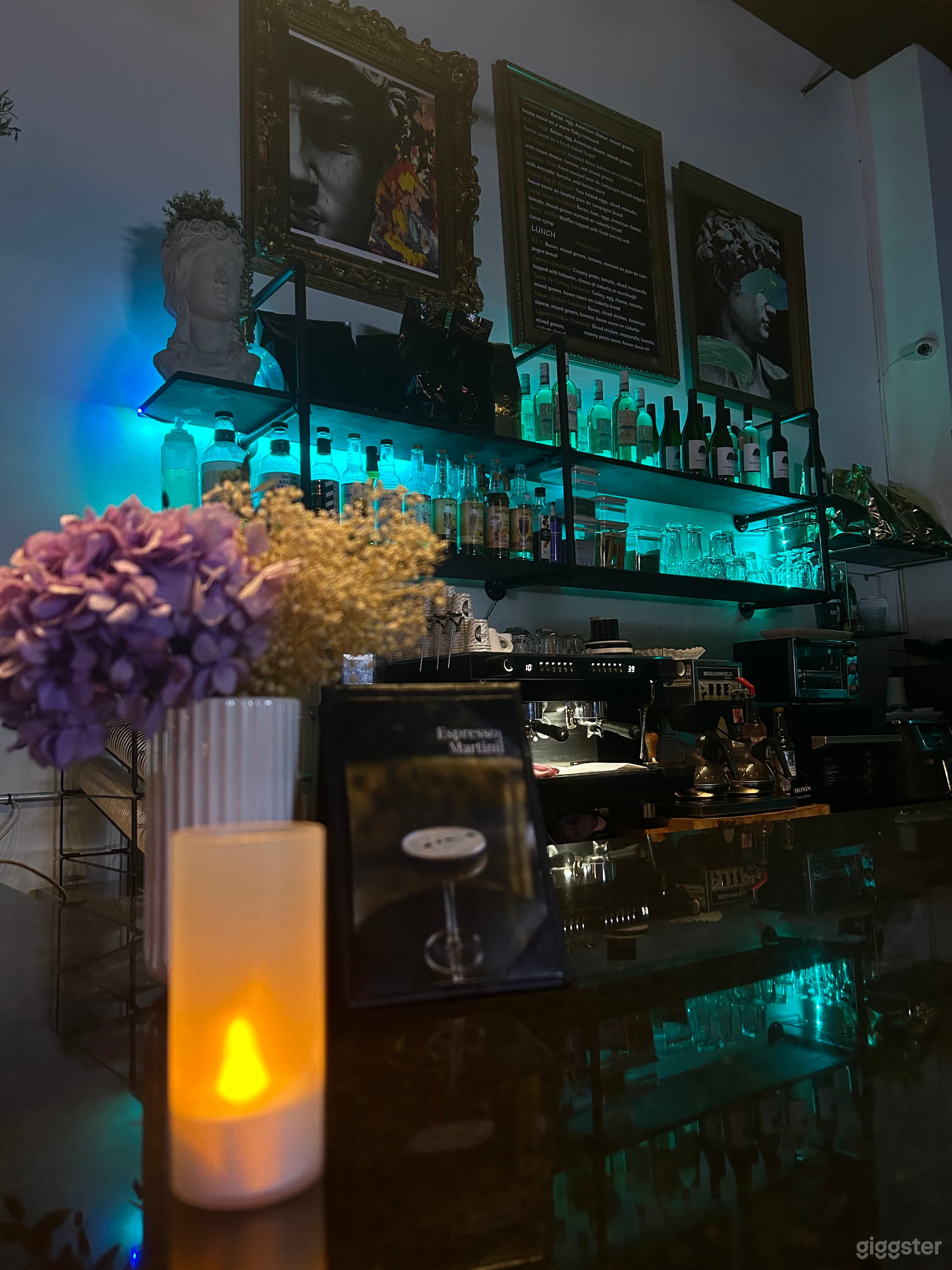 Cozy &amp; Intimate retro coffee and wine bar Photo 3