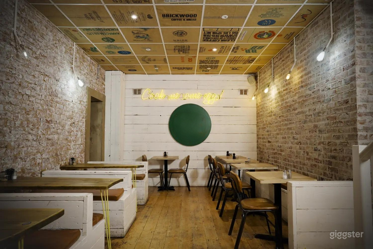  Cosy Restaurant with Kitchen & Bar 
