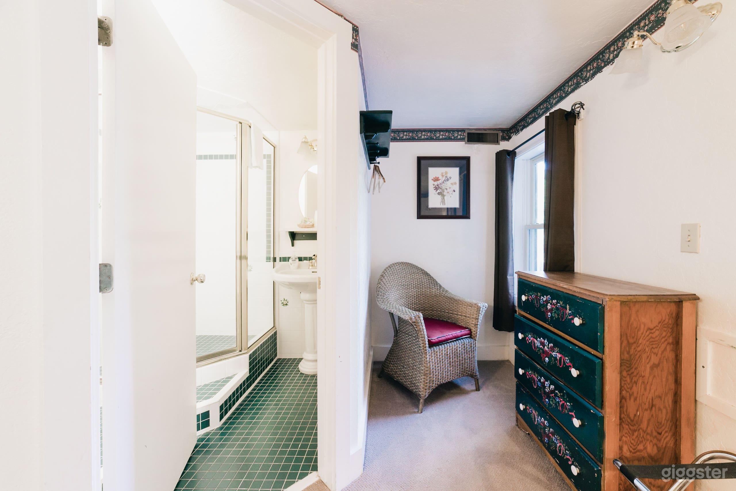 Rainbow Lodge Indoor Lounge Photo 2