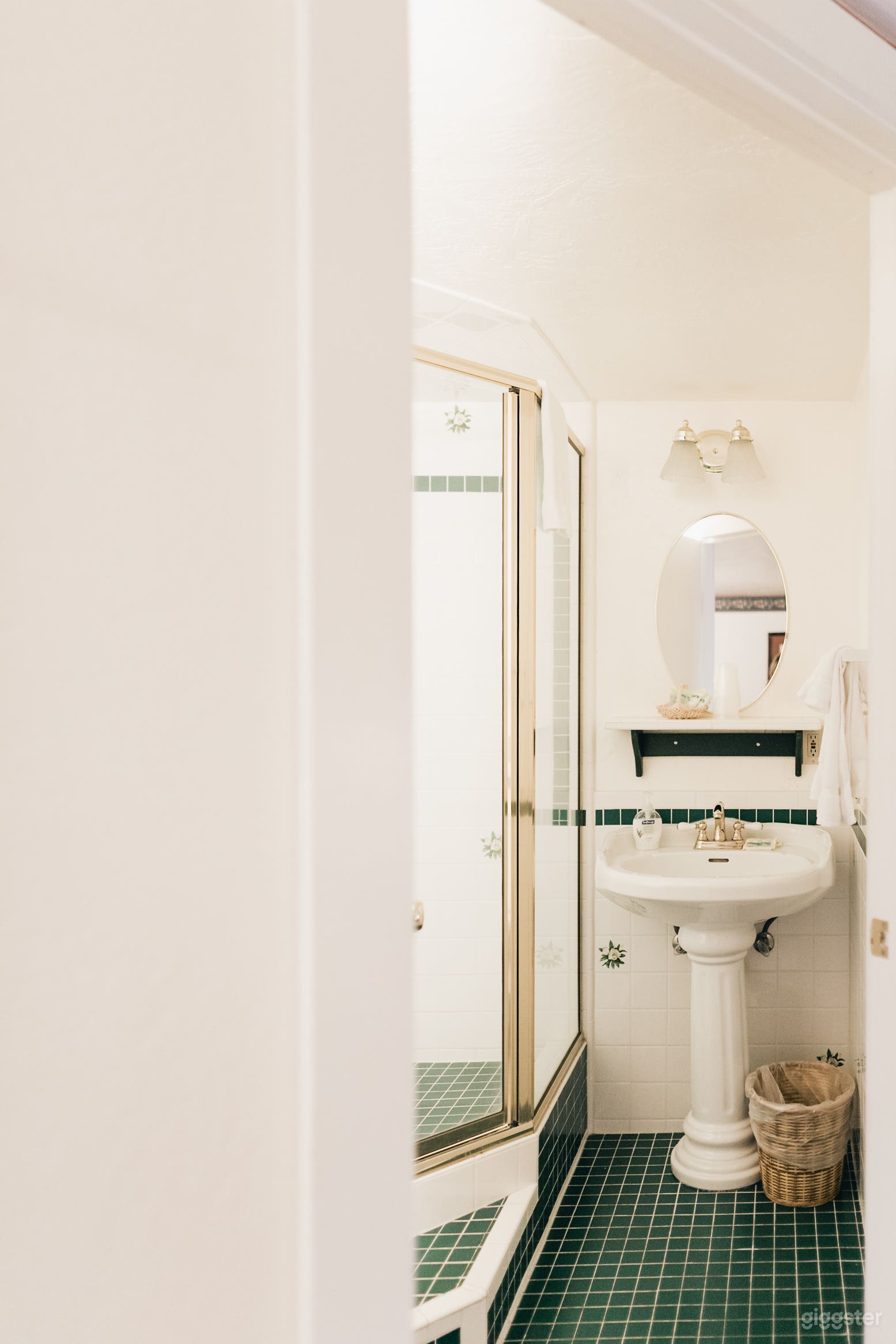 Rainbow Lodge Indoor Lounge Photo 3