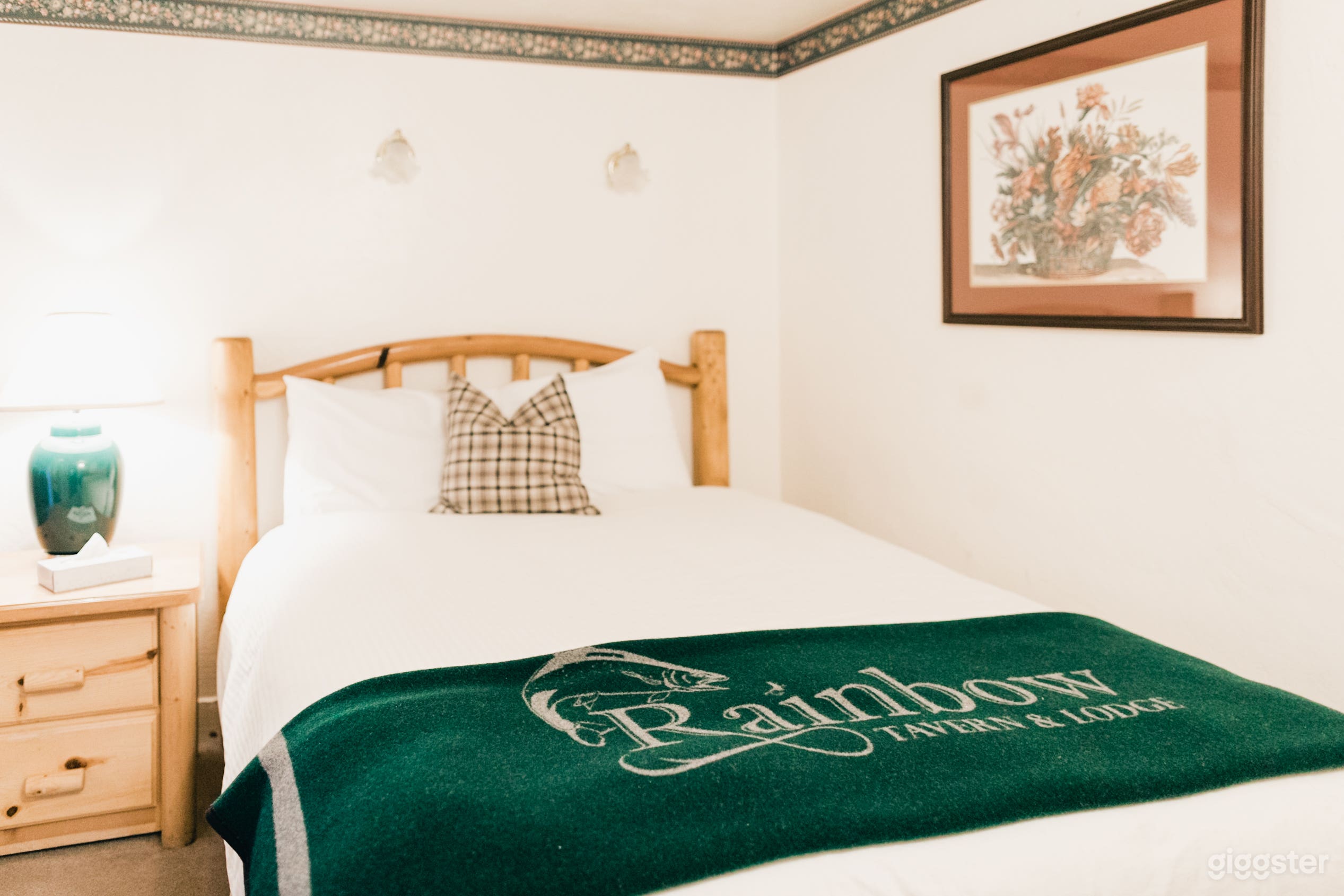 Rainbow Lodge Indoor Lounge Photo 1