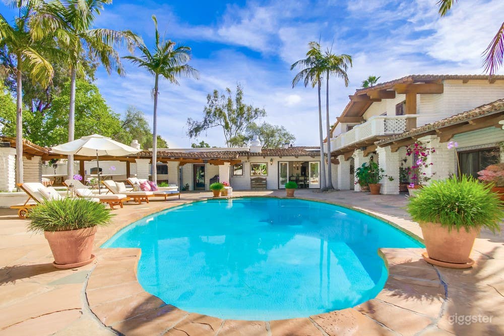 Old world hacienda pool & pool courtyard Photo 4
